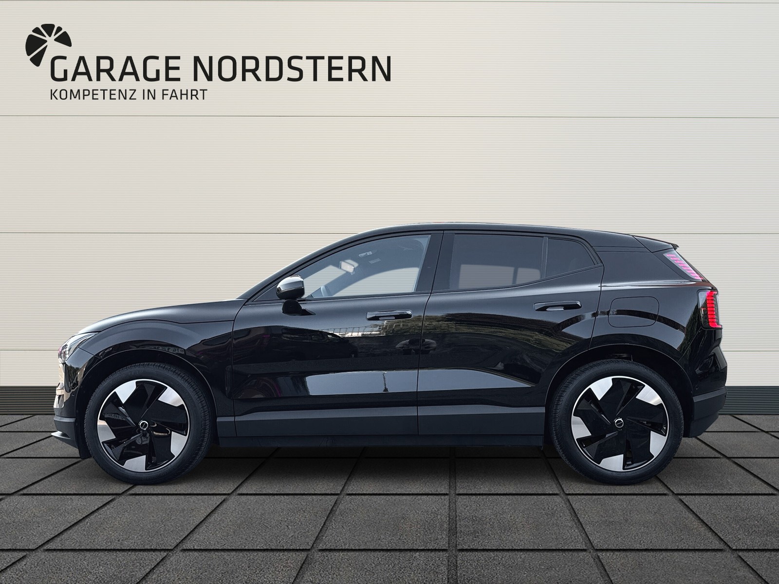 VOLVO EX30 E60 Twin Ultra Performance AWD-image-1