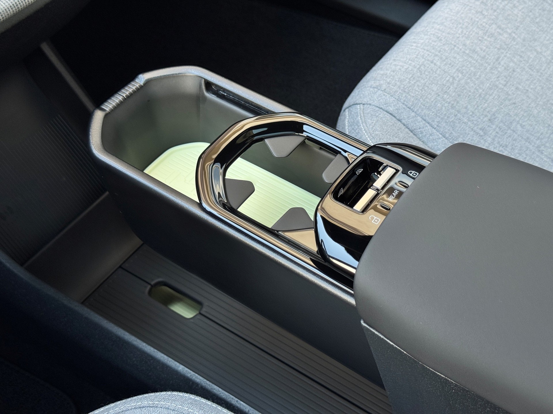 VOLVO EX30 E60 Twin Ultra Performance AWD-image-17