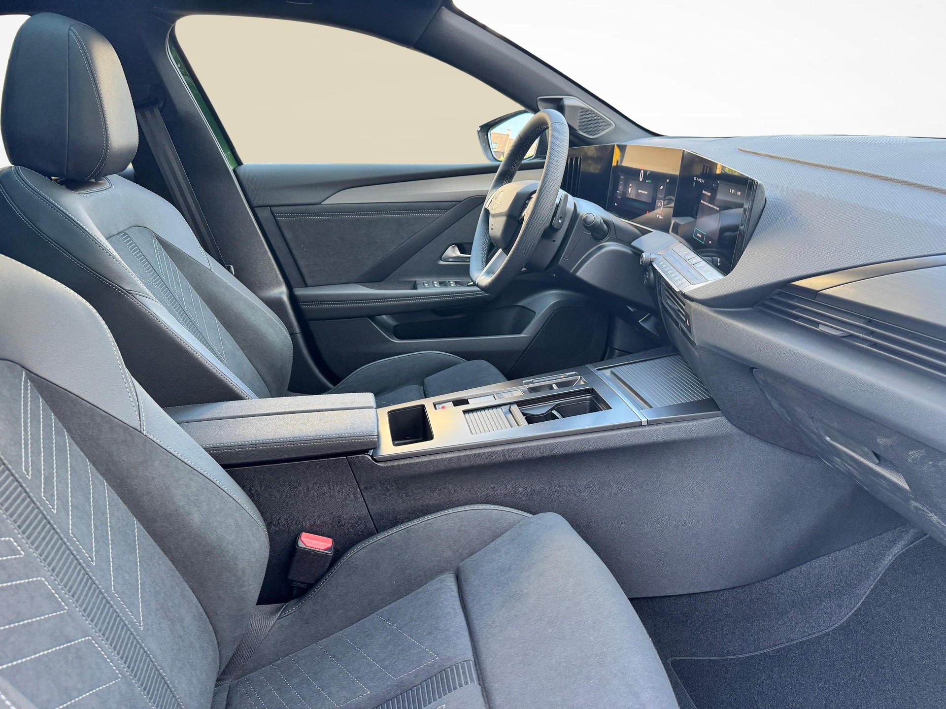OPEL Astra-e Sports Tourer Ultimate-image-10
