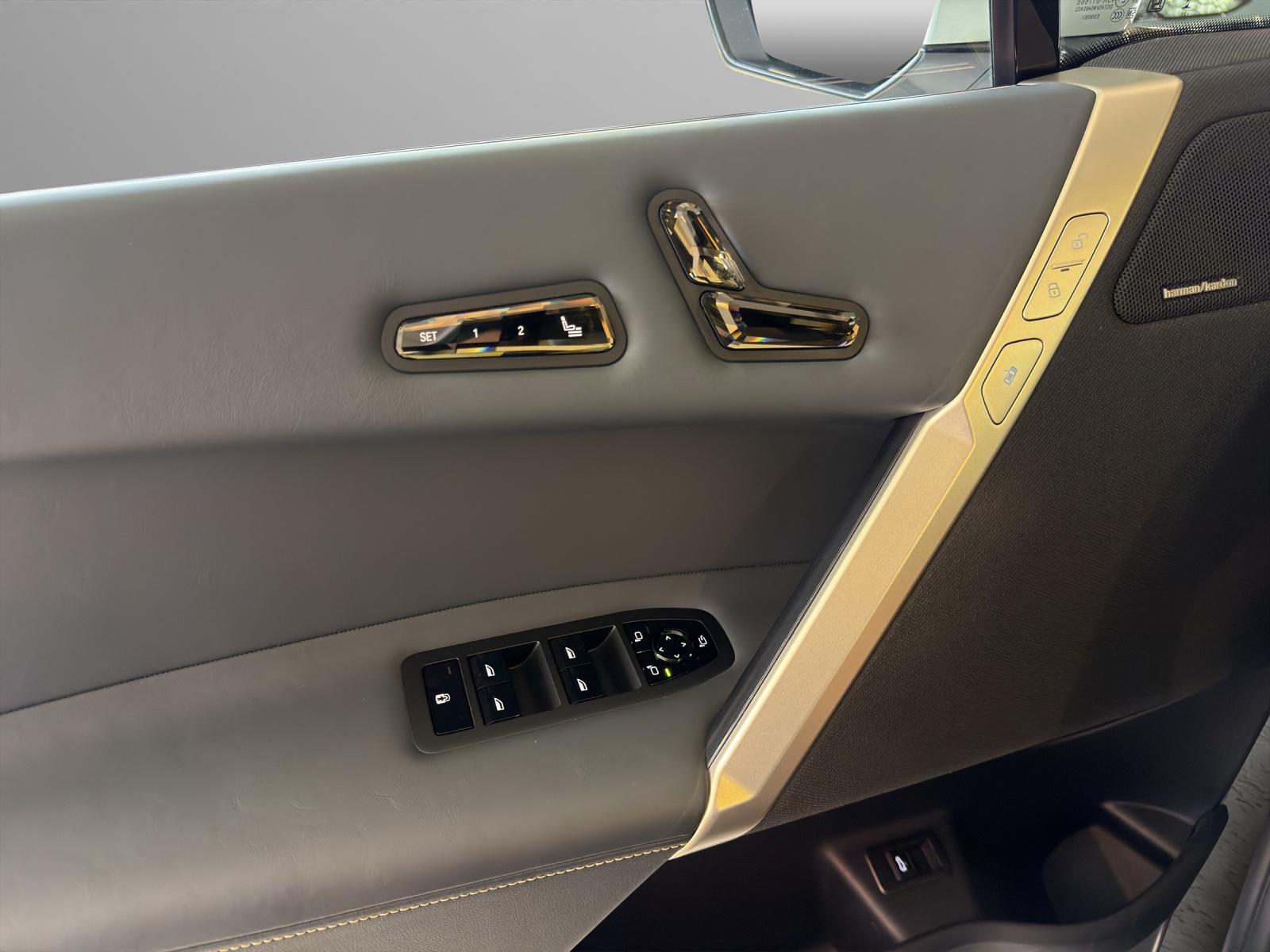 BMW iX xDrive40-image-16