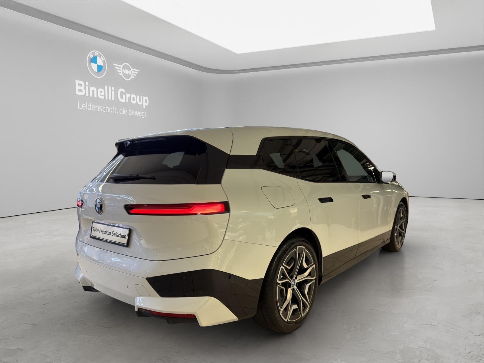 BMW iX xDrive40-image-2