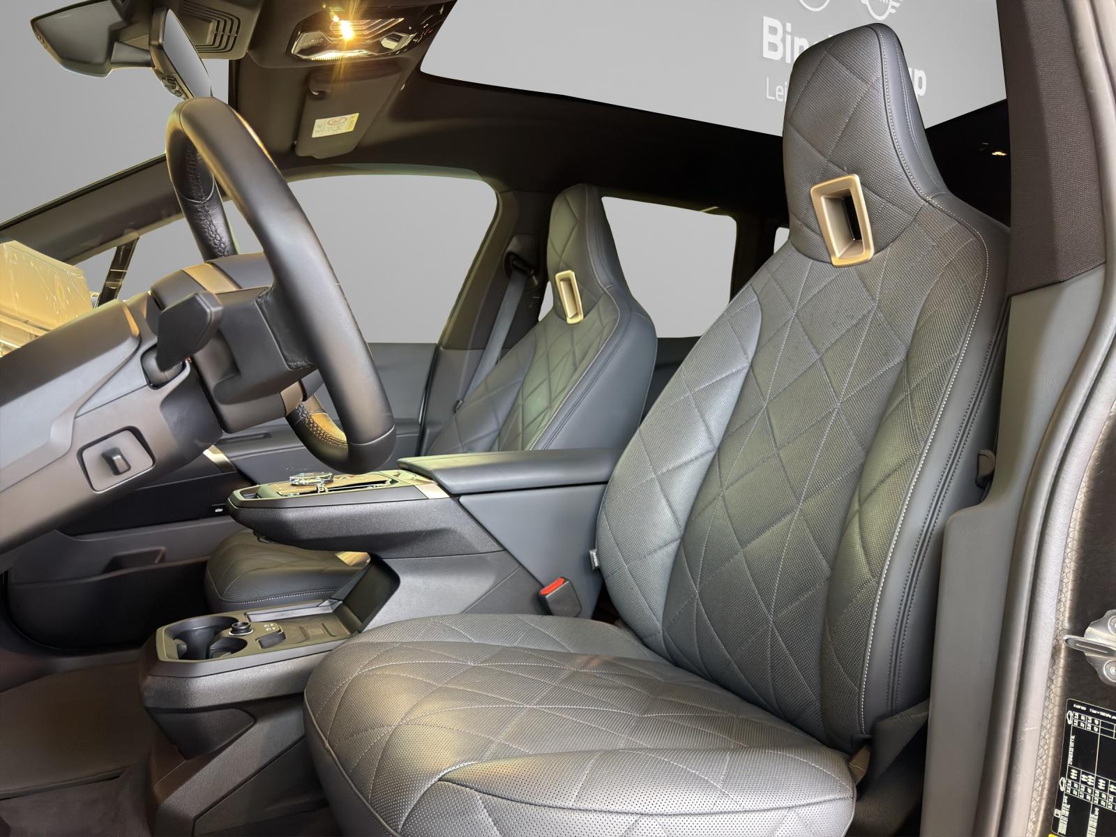 BMW iX xDrive40-image-12