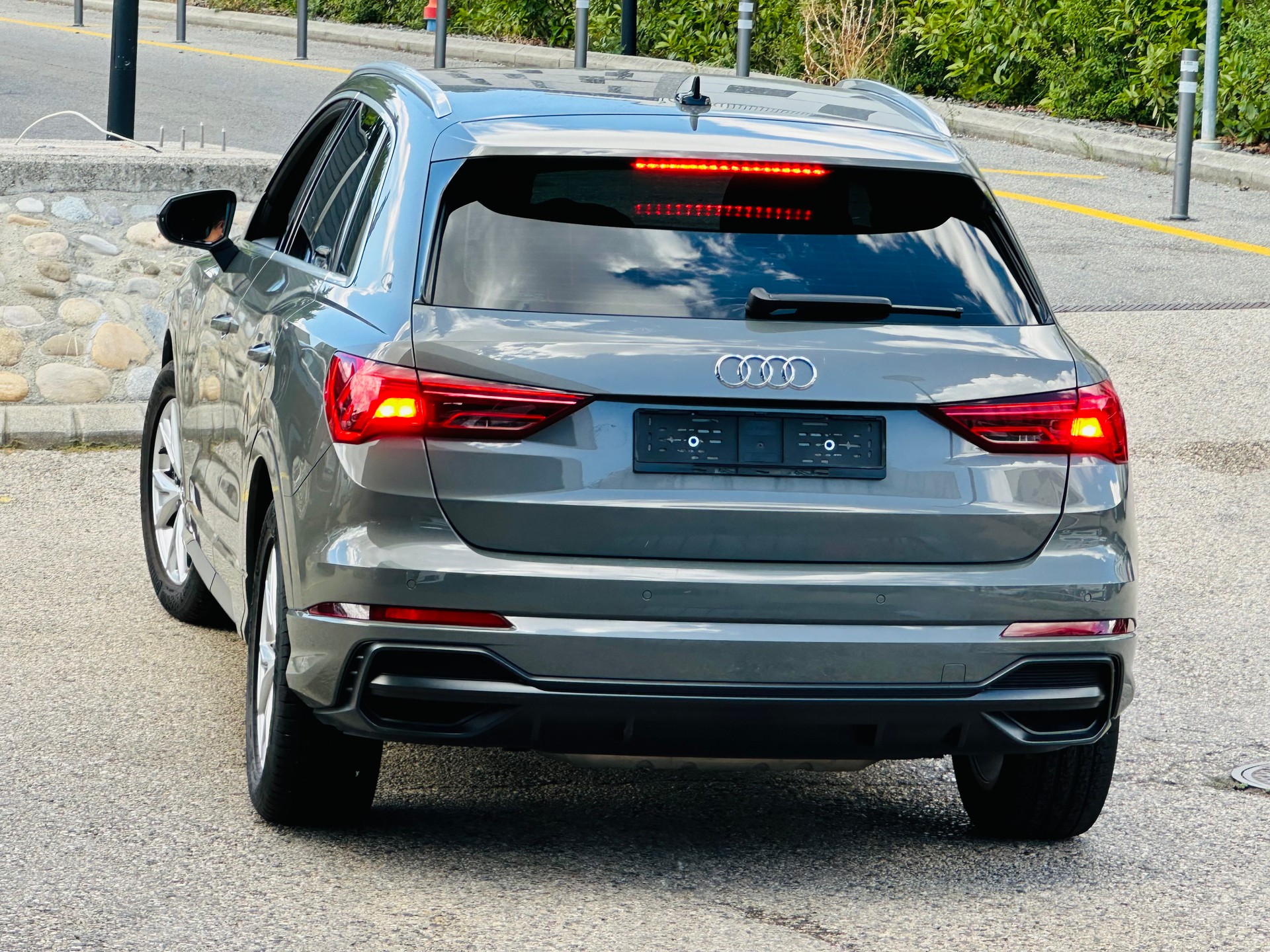 AUDI Q3 40 TFSI S line quattro S-tronic-image-6