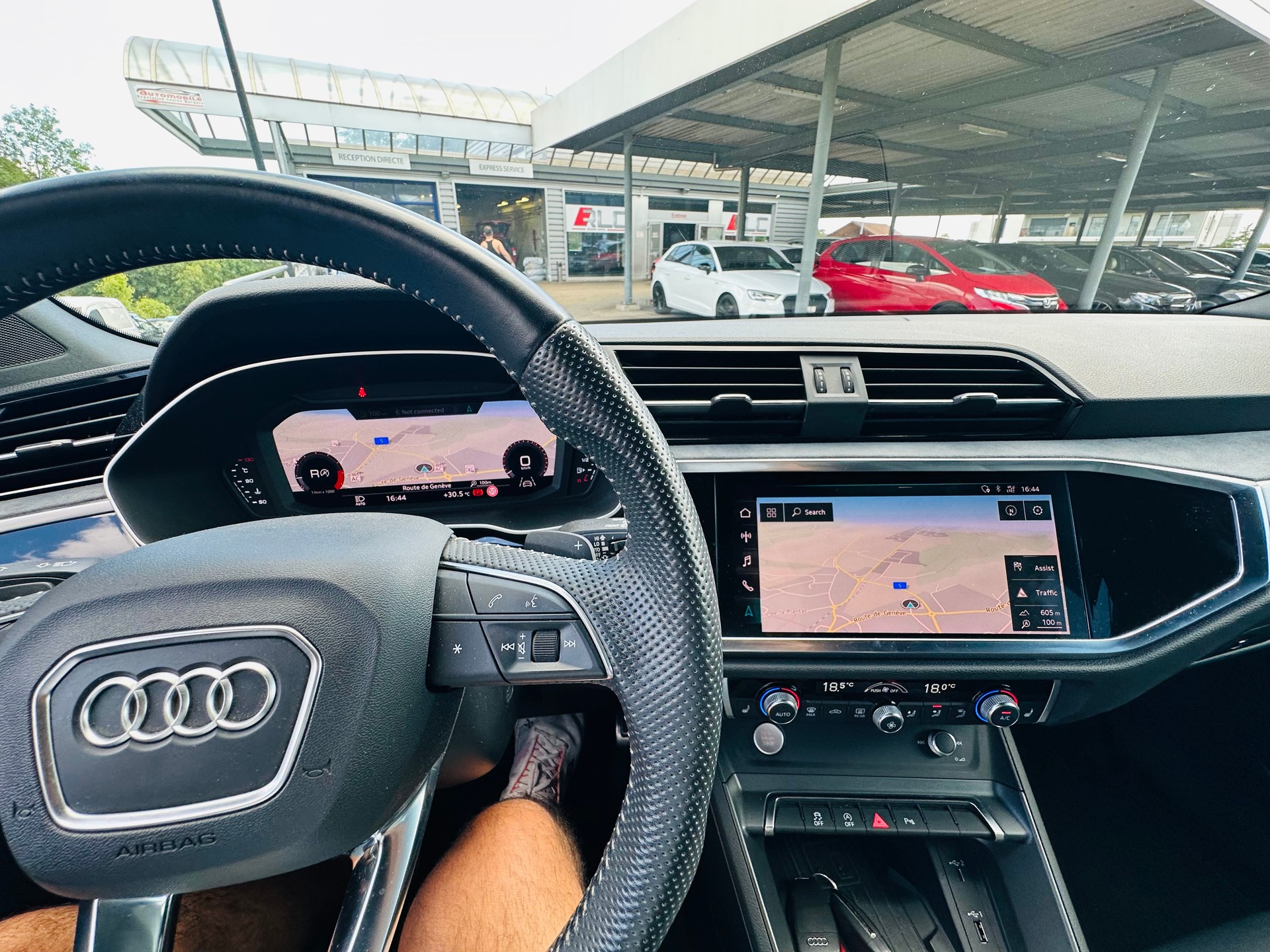 AUDI Q3 40 TFSI S line quattro S-tronic-image-16