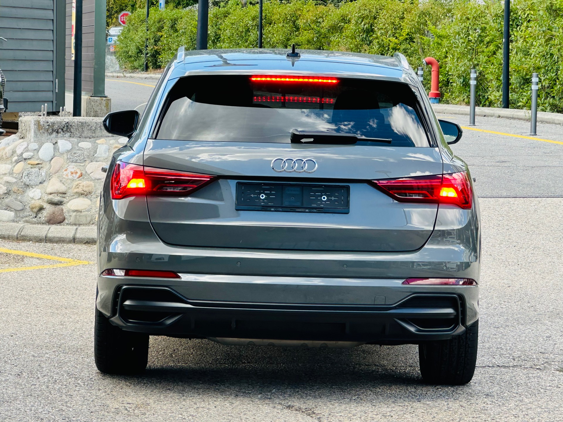 AUDI Q3 40 TFSI S line quattro S-tronic-image-10