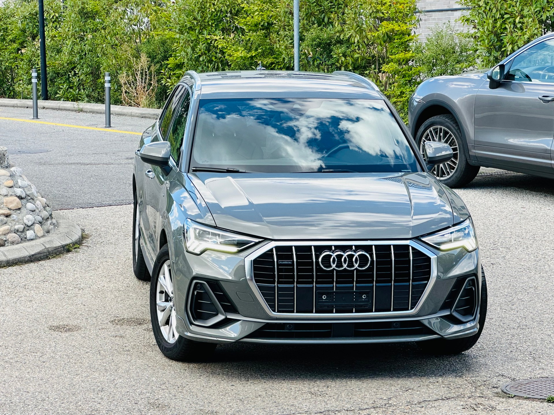 AUDI Q3 40 TFSI S line quattro S-tronic-image-2
