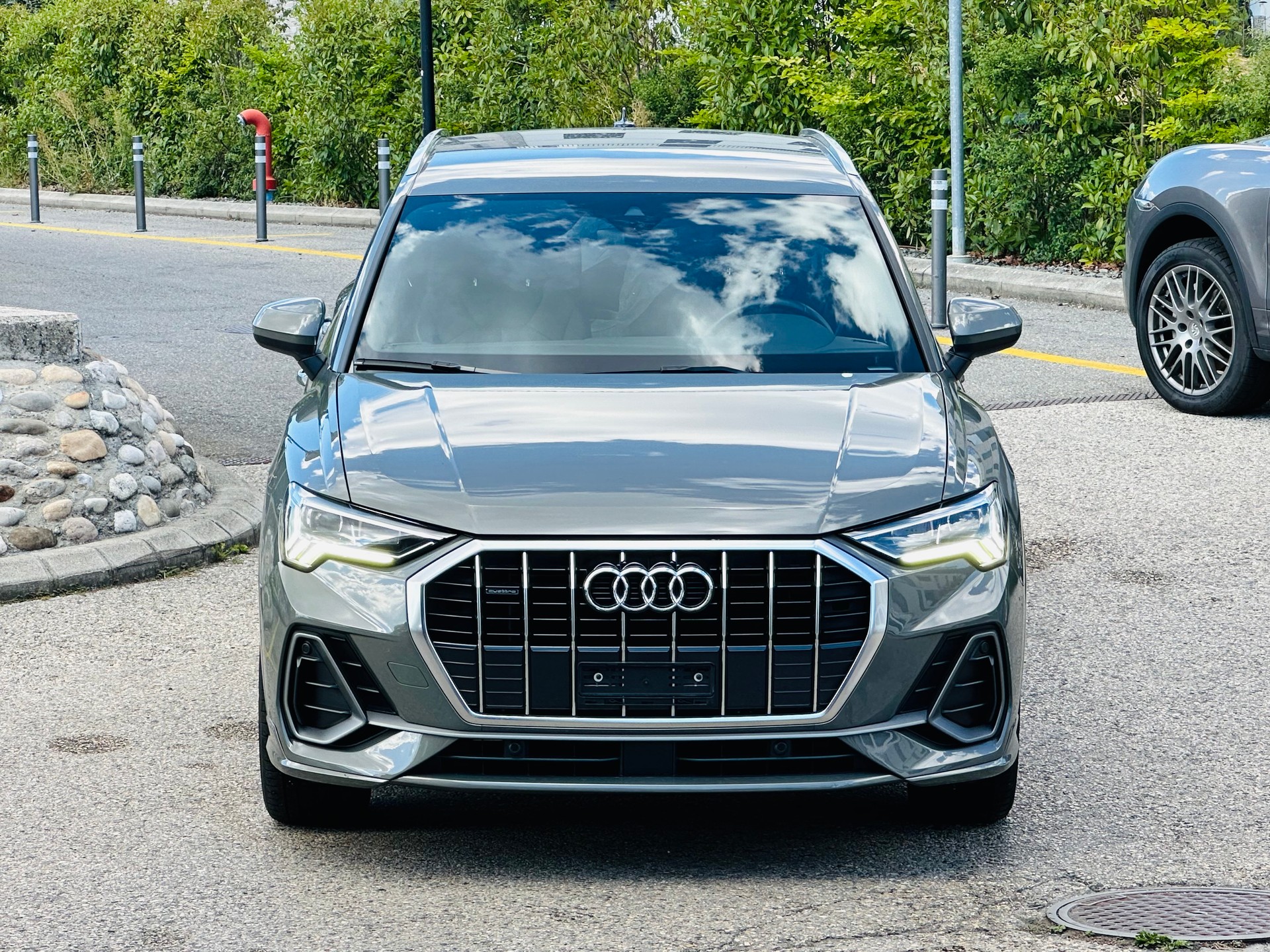 AUDI Q3 40 TFSI S line quattro S-tronic-image-3