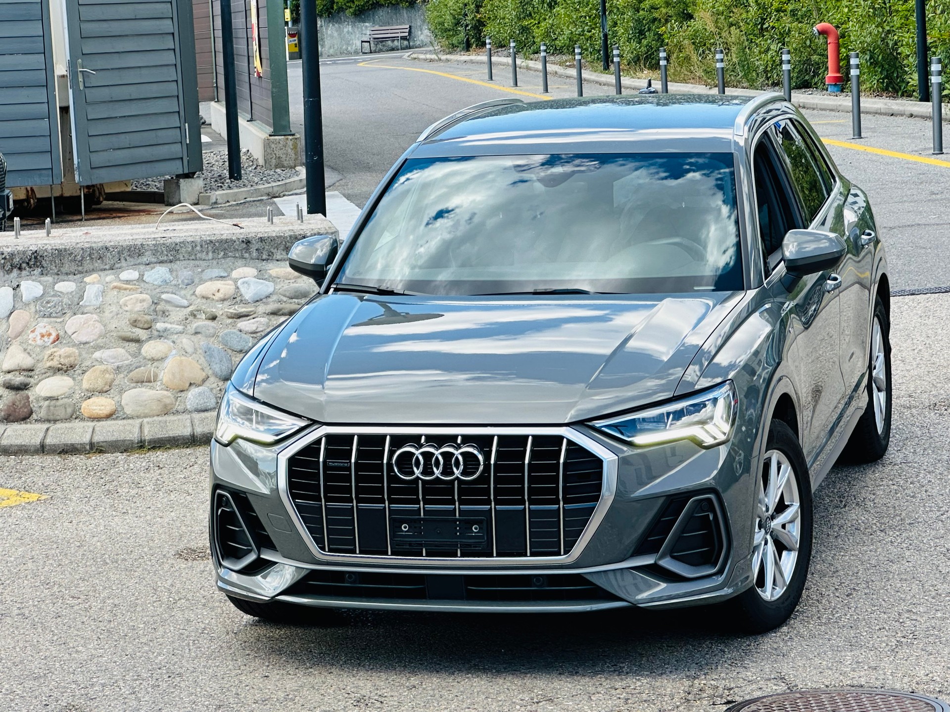AUDI Q3 40 TFSI S line quattro S-tronic-image-1