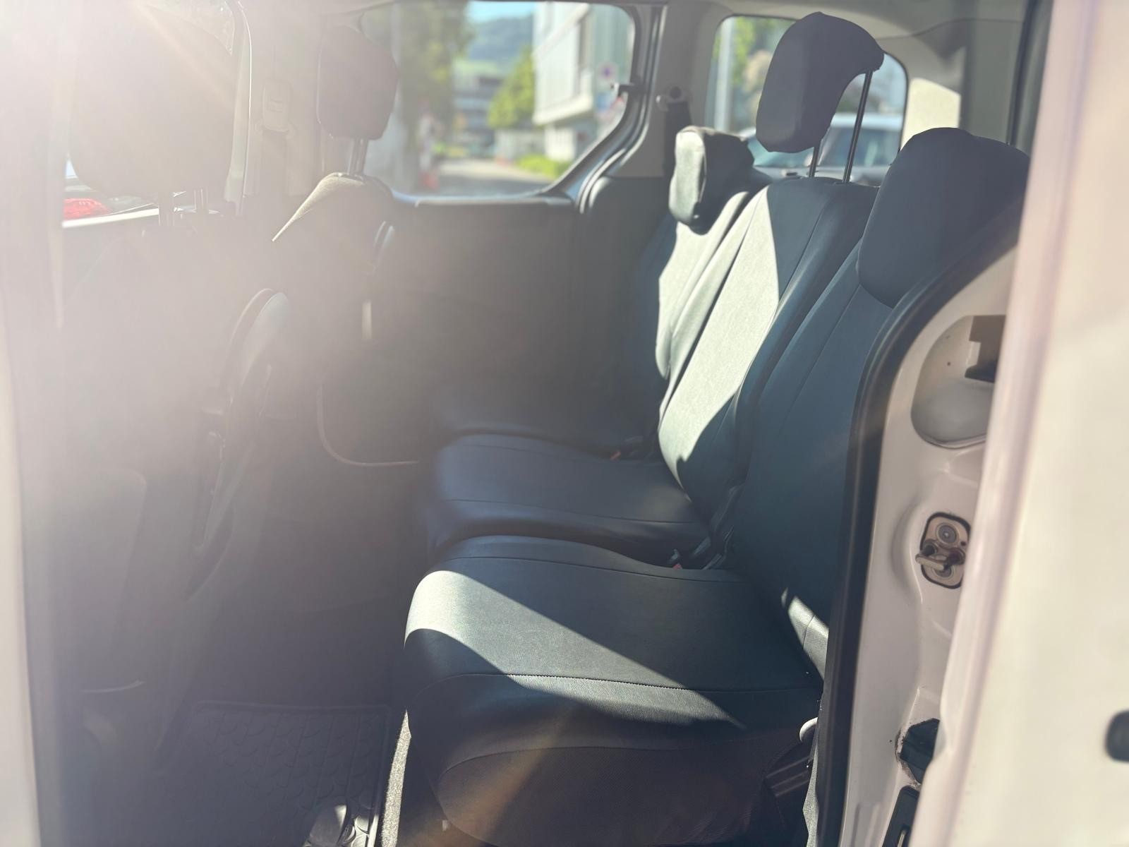 PEUGEOT Partner 1.6 BlueHDi Allure-image-7