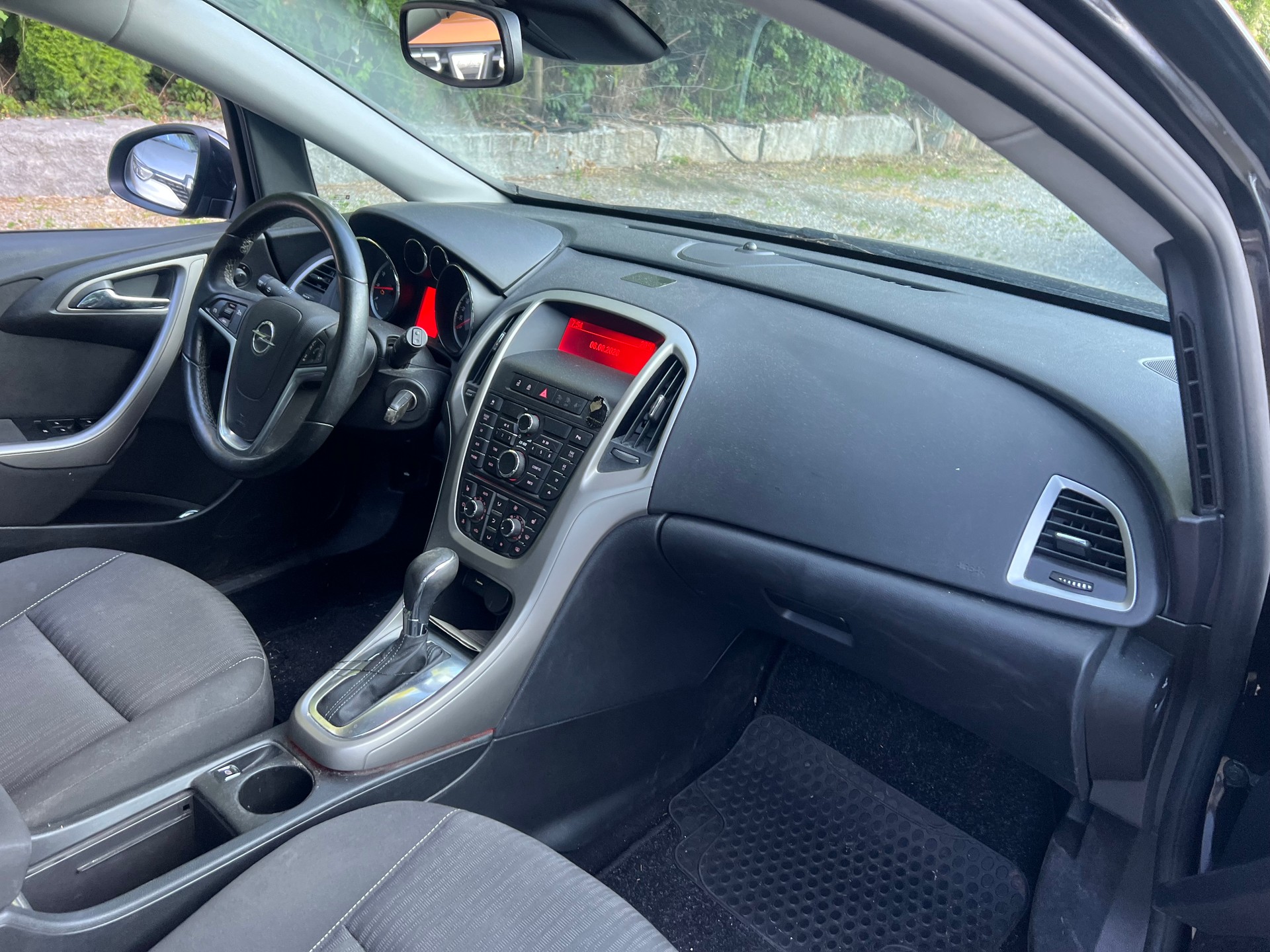OPEL Astra SportsTourer 1.6i 16V Turbo Sport Automatic-image-12