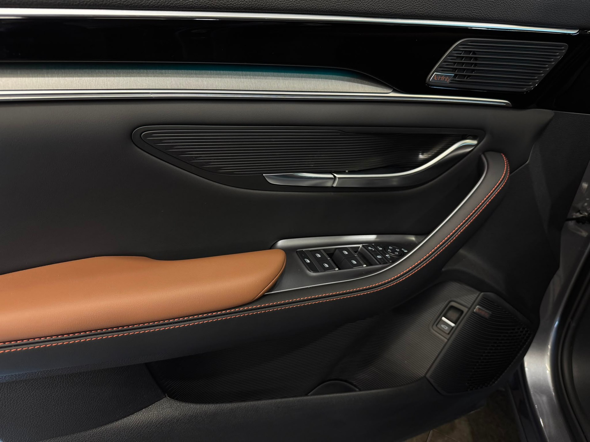 BYD Seal U DM-i Design AWD-image-9