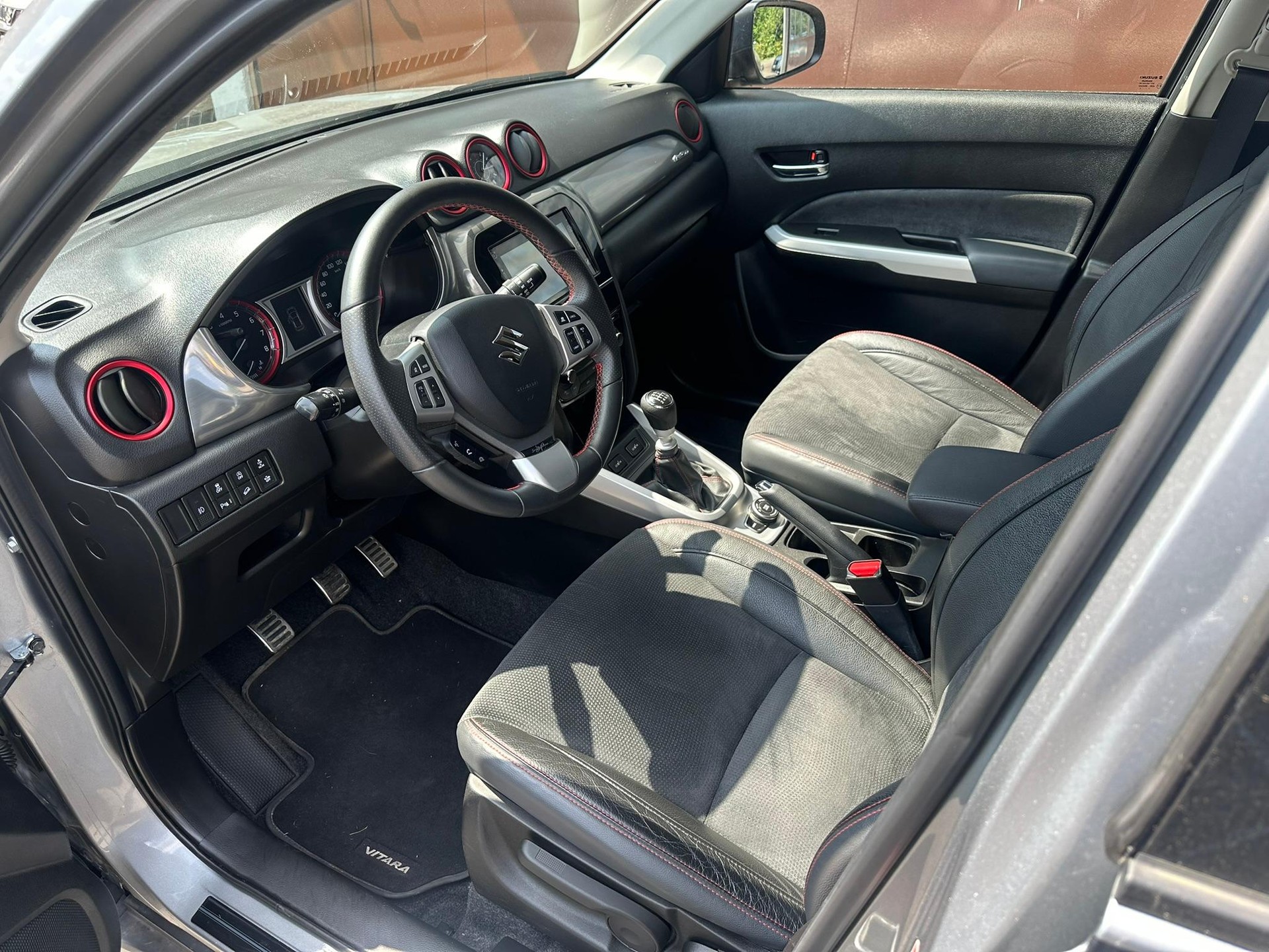 SUZUKI Vitara 1.4 T Sergio Cellano Top 4x4-image-8