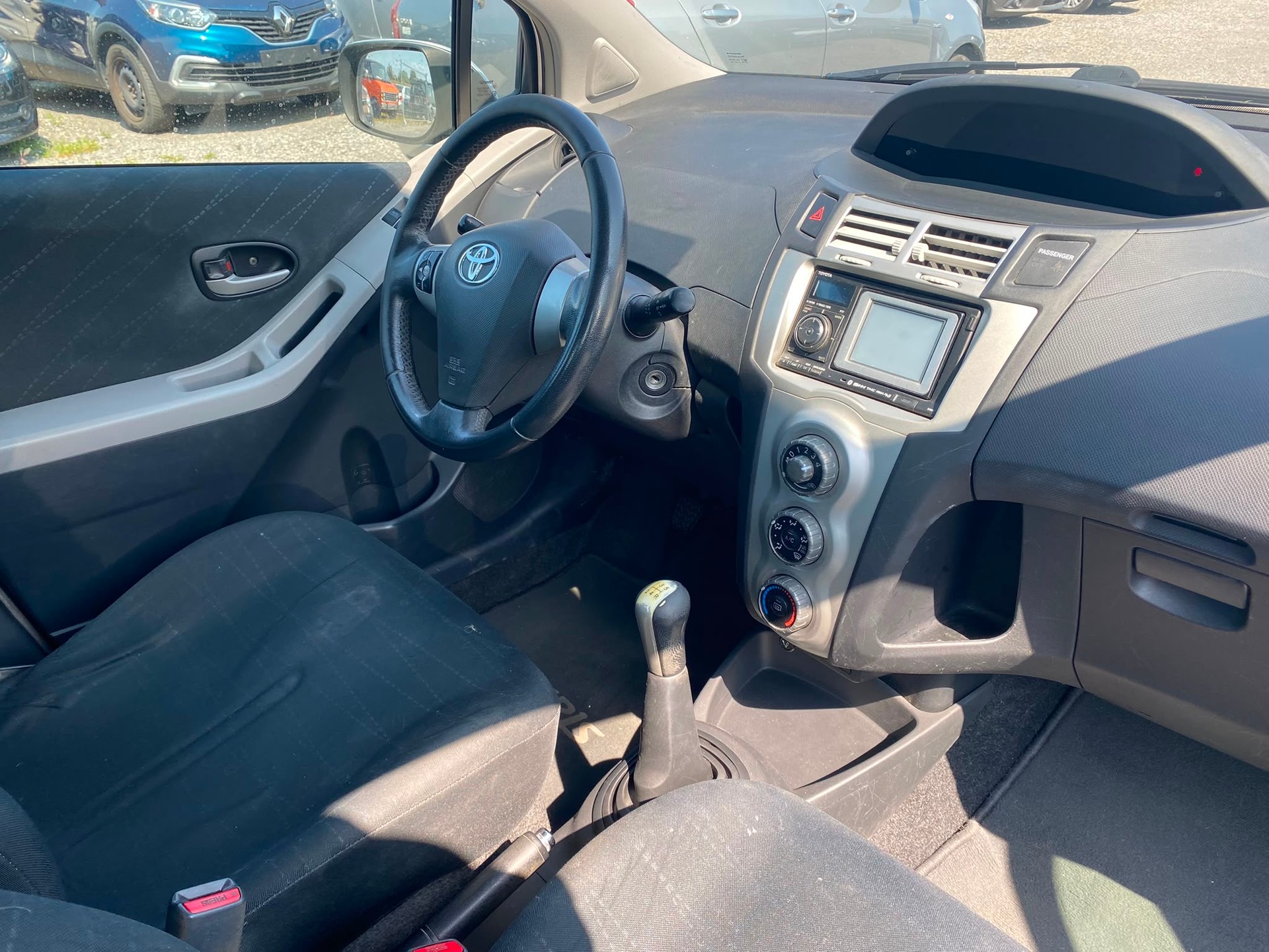 TOYOTA Yaris 1.4 D-4D Linea Luna-image-11