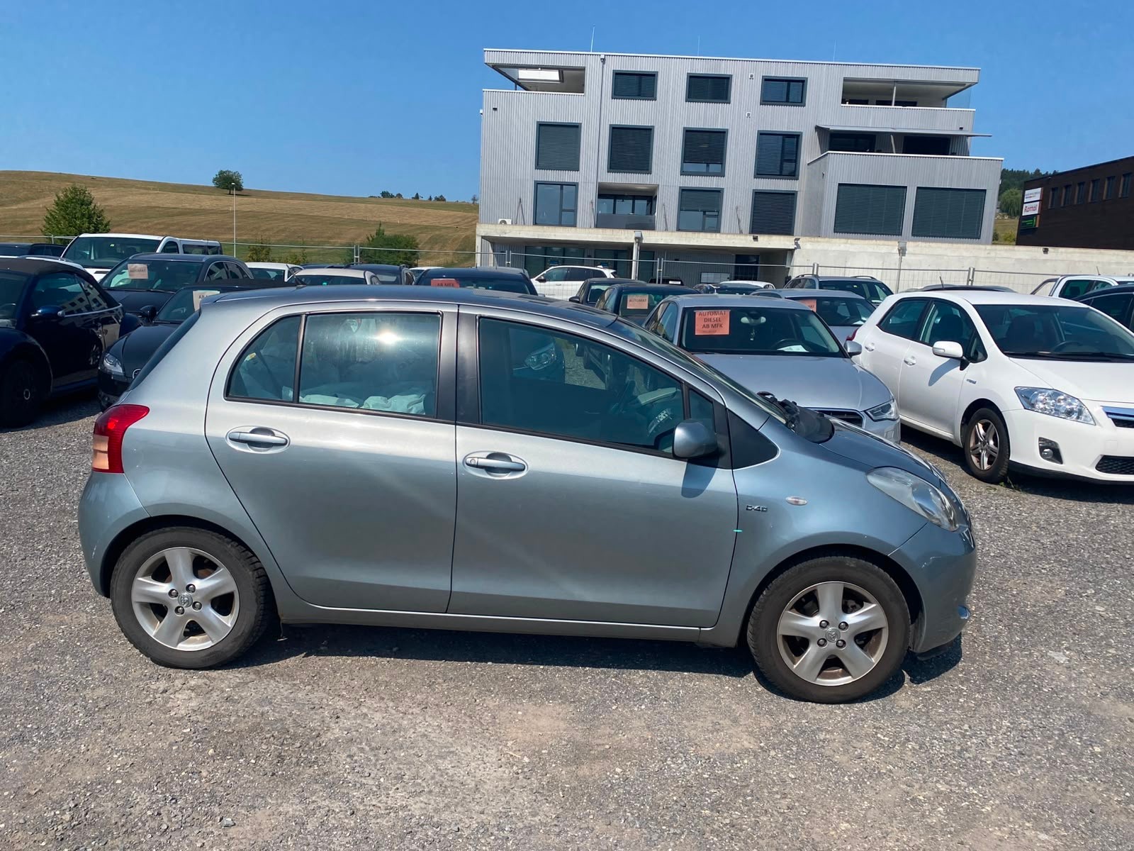 TOYOTA Yaris 1.4 D-4D Linea Luna-image-4