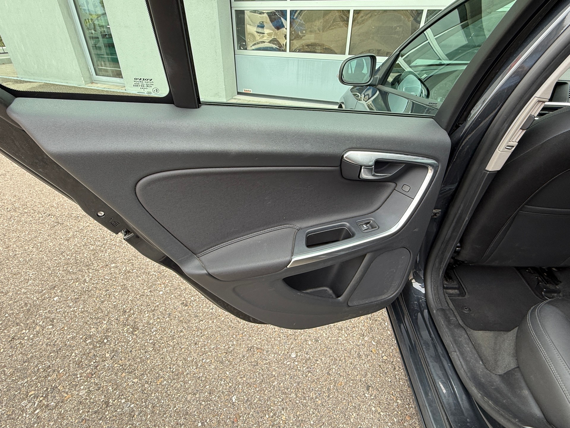 VOLVO V60 D3 Geartronic-image-18