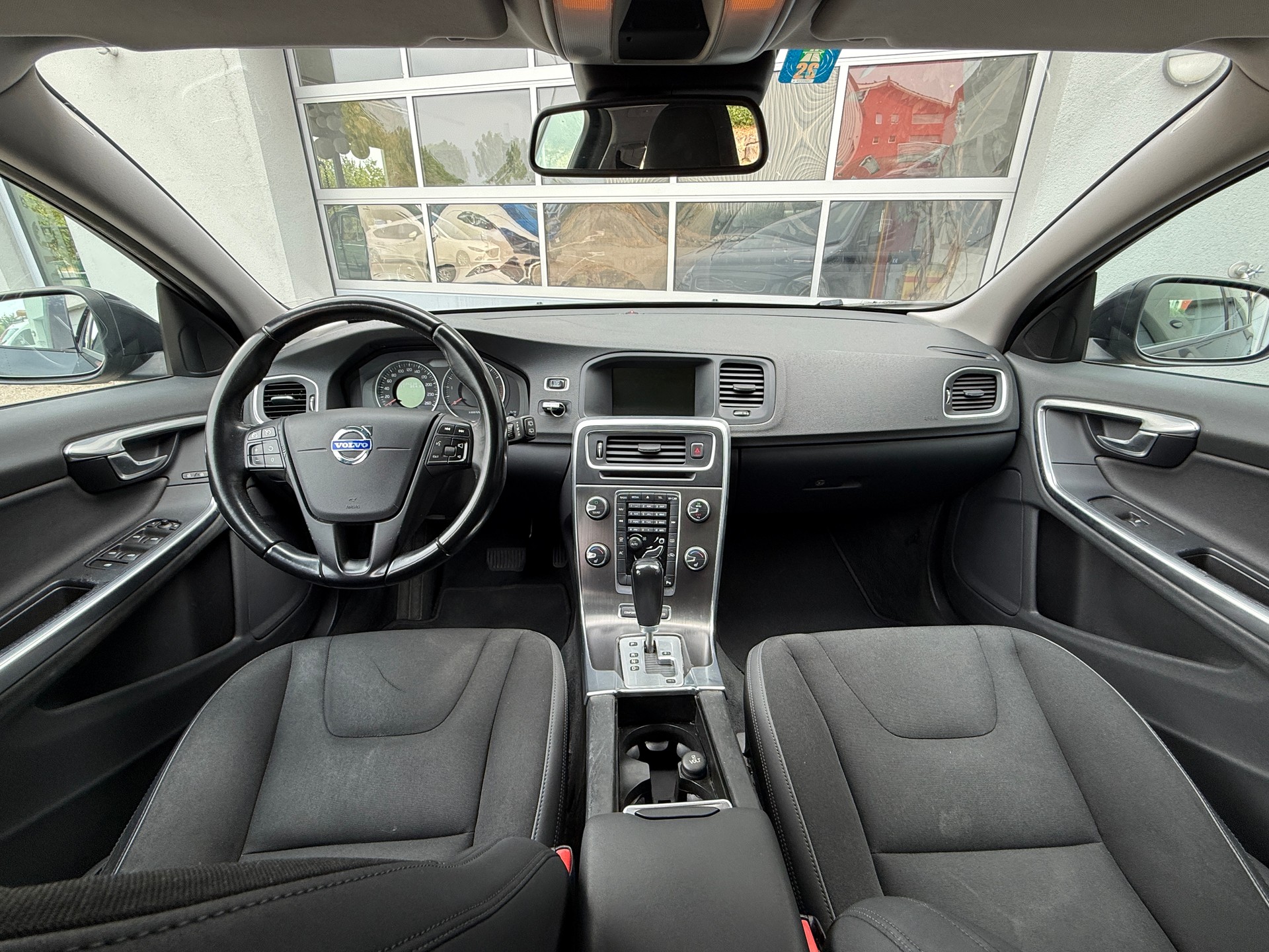 VOLVO V60 D3 Geartronic-image-3