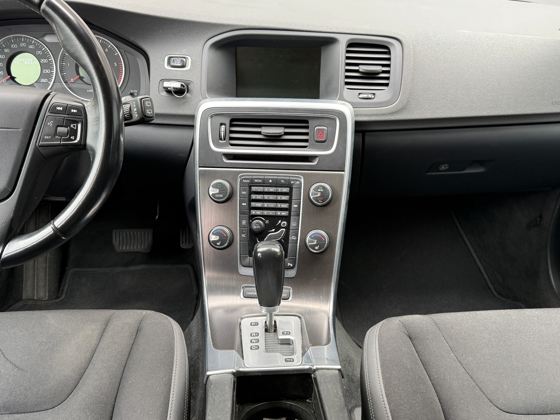 VOLVO V60 D3 Geartronic-image-4