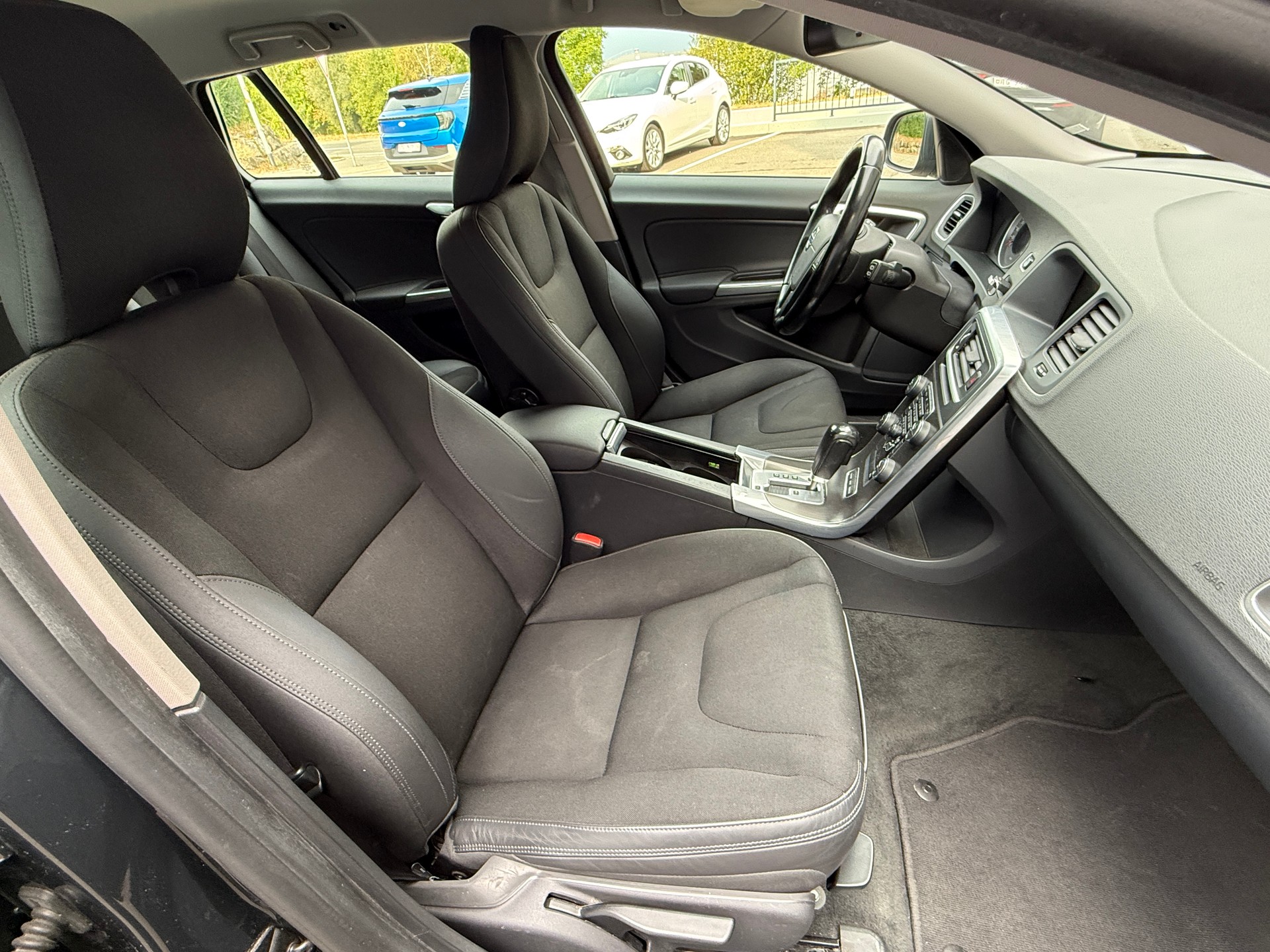VOLVO V60 D3 Geartronic-image-17
