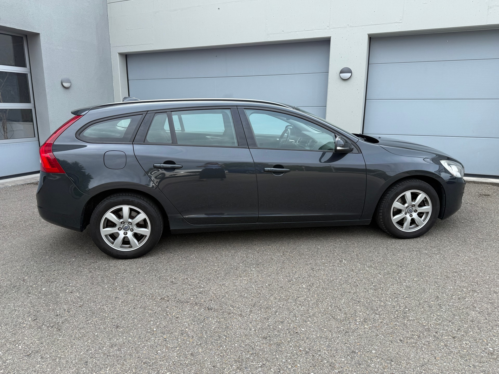 VOLVO V60 D3 Geartronic-image-9