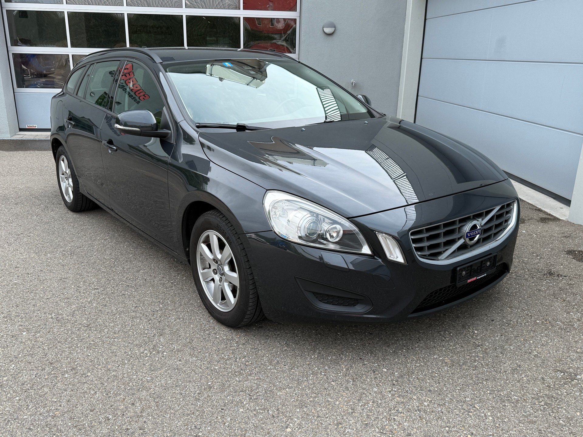 VOLVO V60 D3 Geartronic-image-8