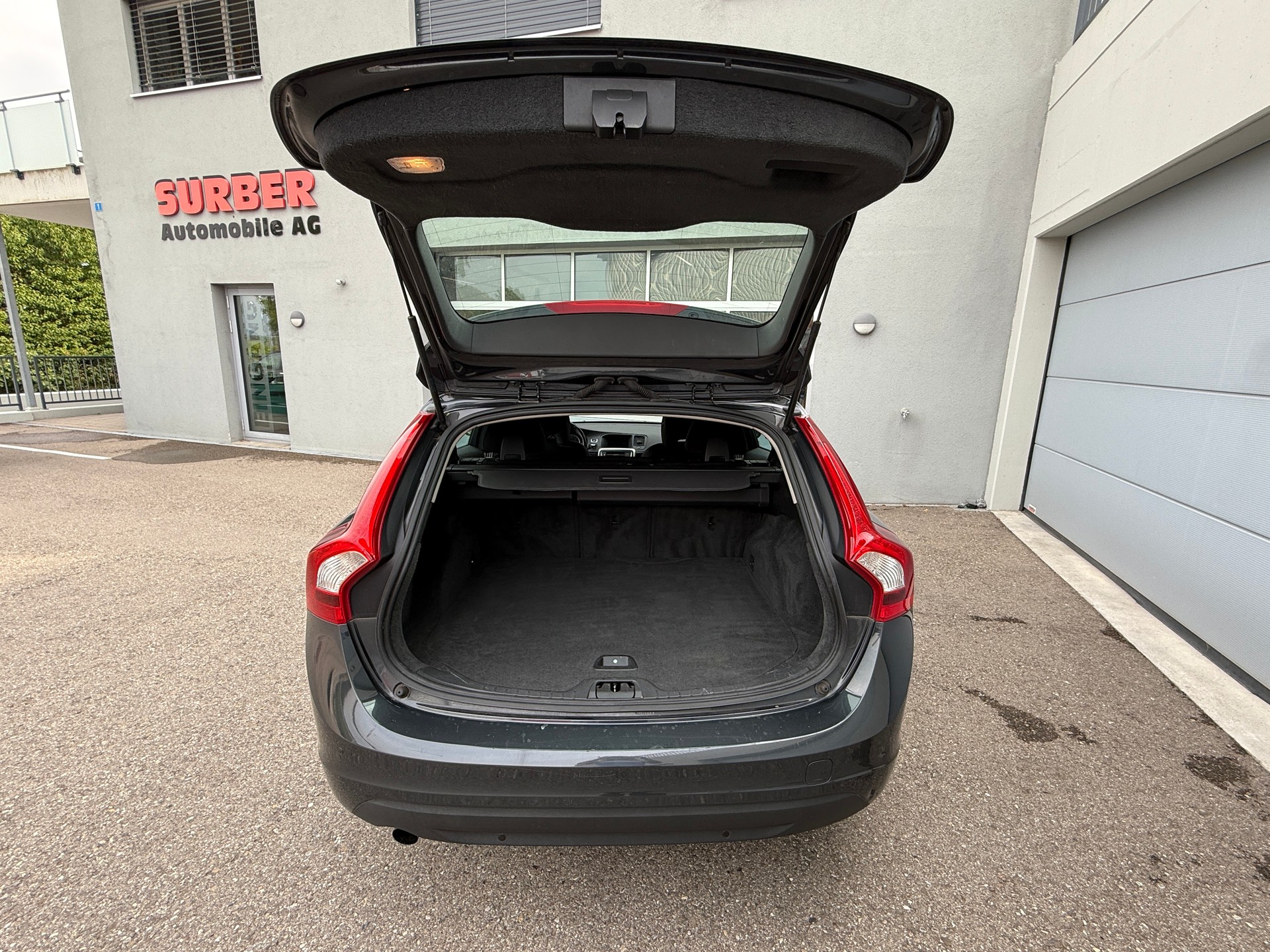 VOLVO V60 D3 Geartronic-image-11