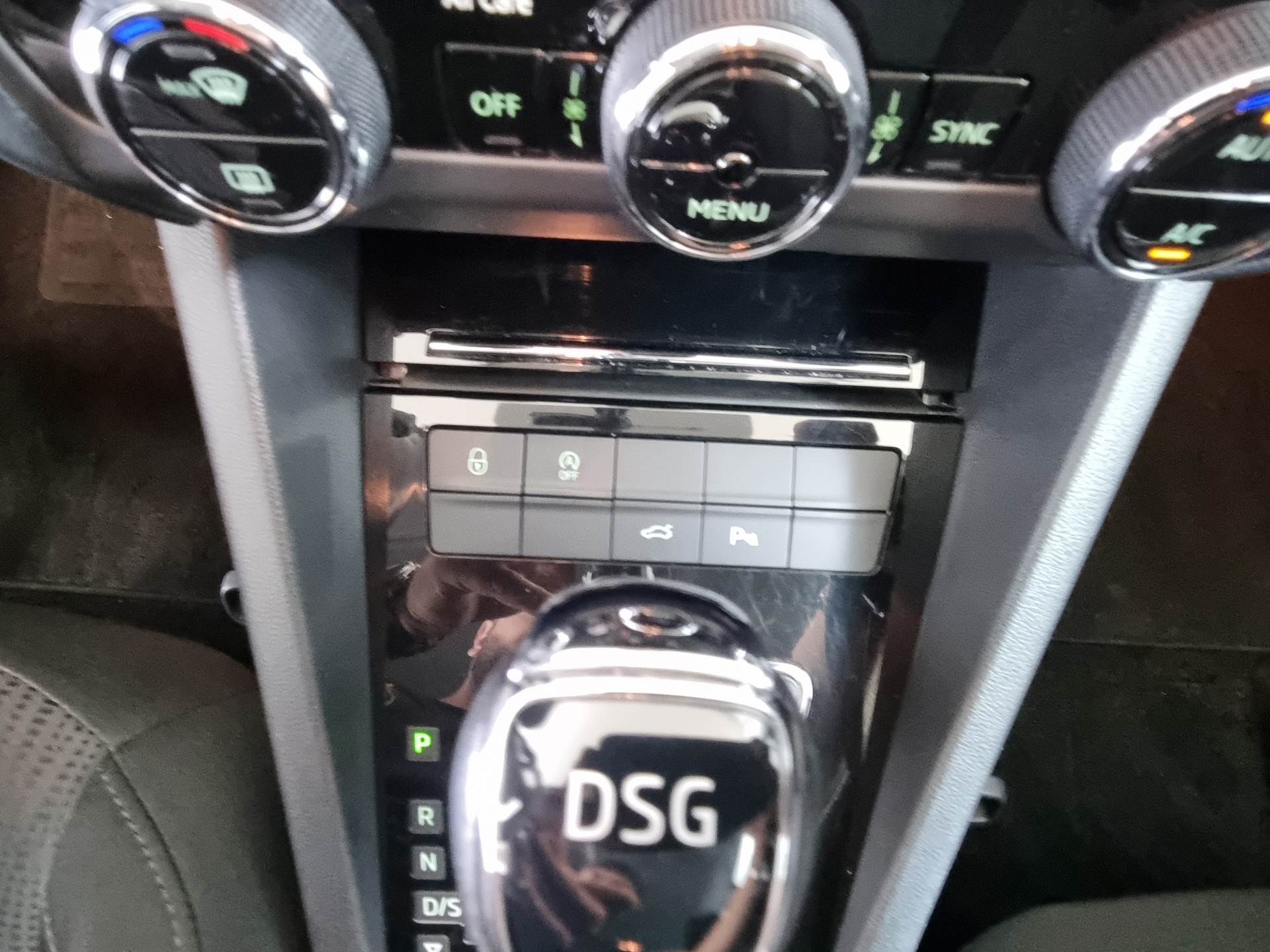 SKODA Octavia Combi 2.0 TSI Ambition DSG-image-14