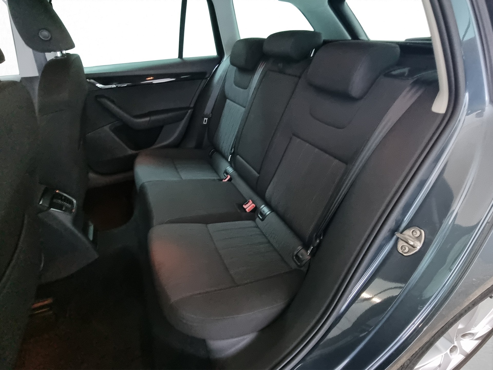 SKODA Octavia Combi 2.0 TSI Ambition DSG-image-6