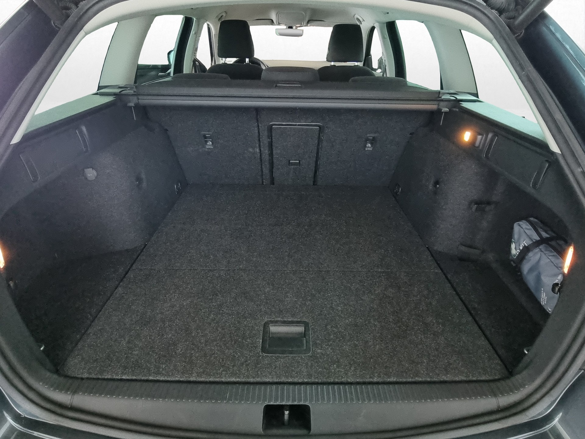 SKODA Octavia Combi 2.0 TSI Ambition DSG-image-15