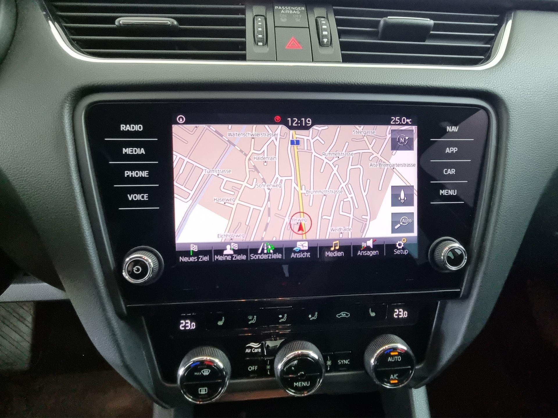 SKODA Octavia Combi 2.0 TSI Ambition DSG-image-12