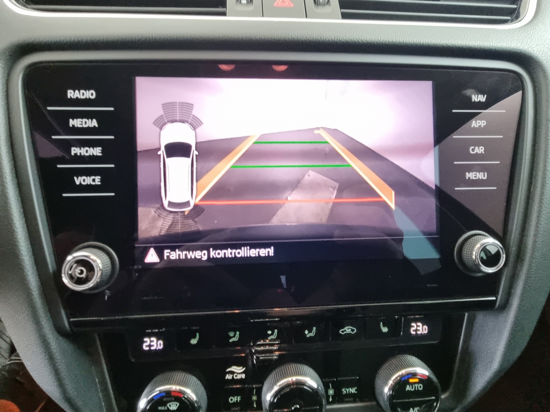 SKODA Octavia Combi 2.0 TSI Ambition DSG-image-13