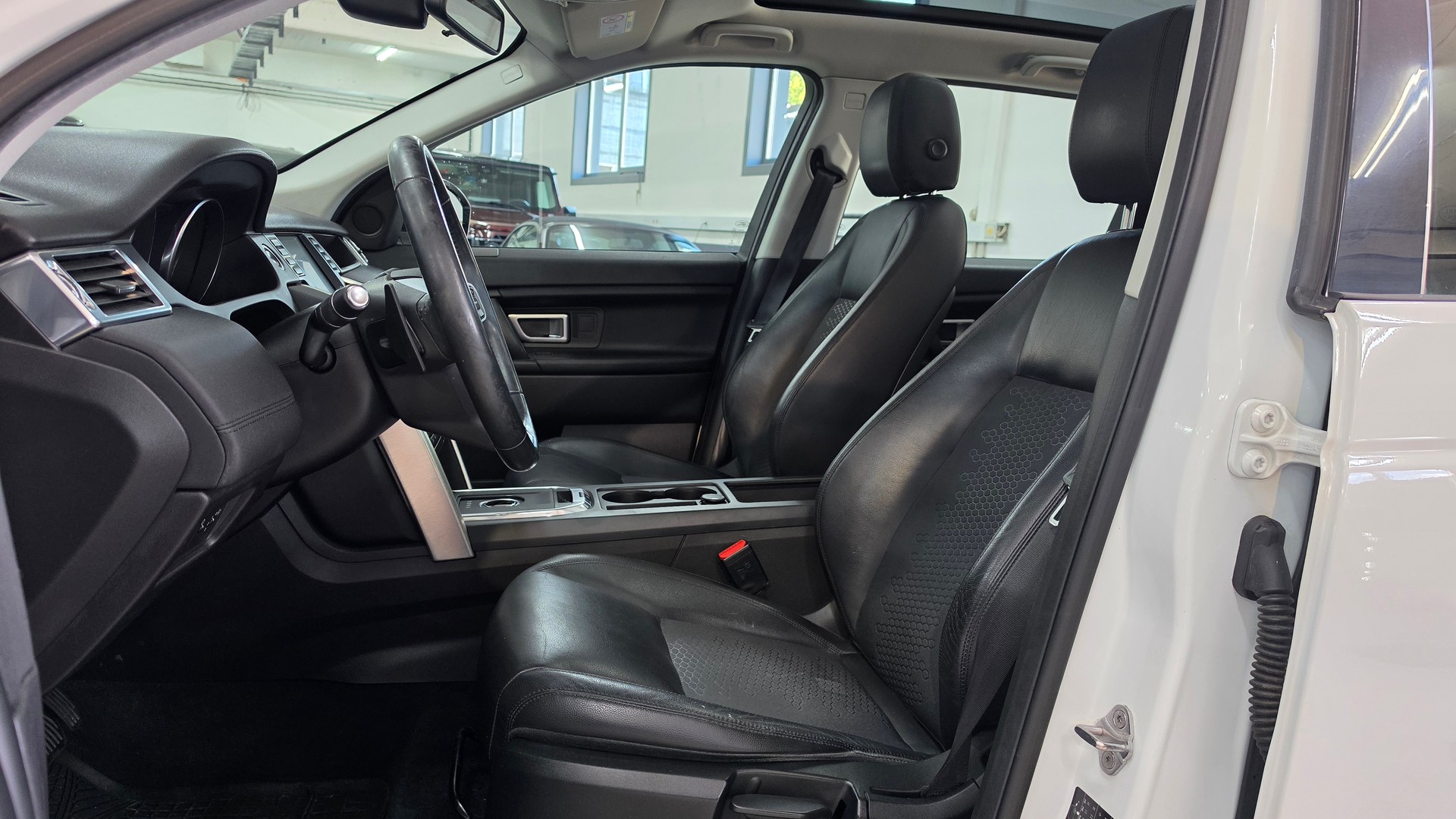 LAND ROVER Discovery Sport 2.0 TD4 Pure-image-14