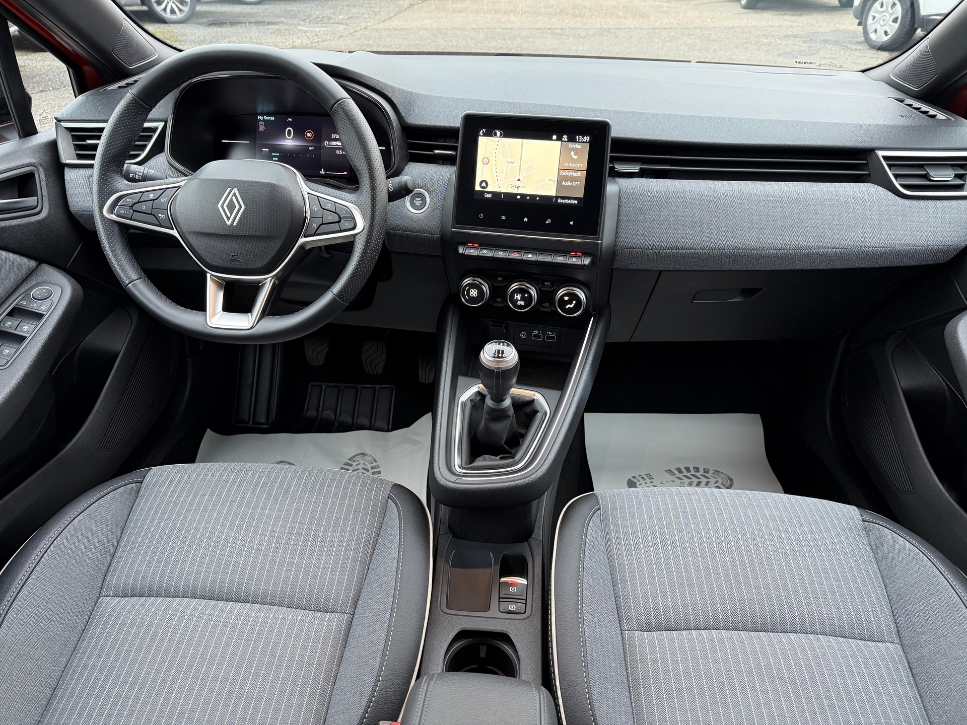RENAULT Clio 1.0 Techno-image-8