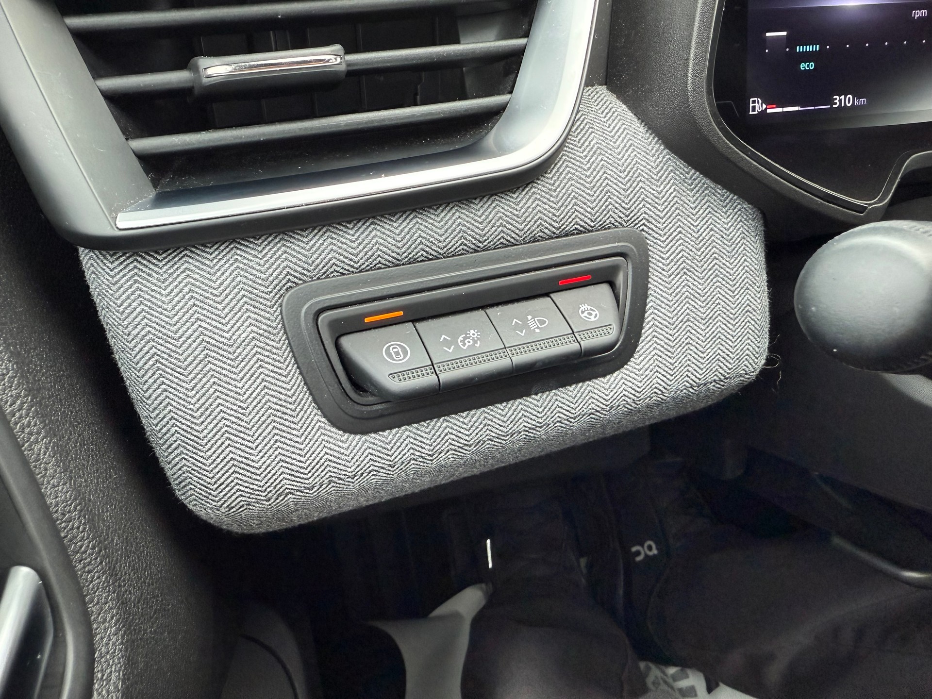 RENAULT Clio 1.0 Techno-image-17