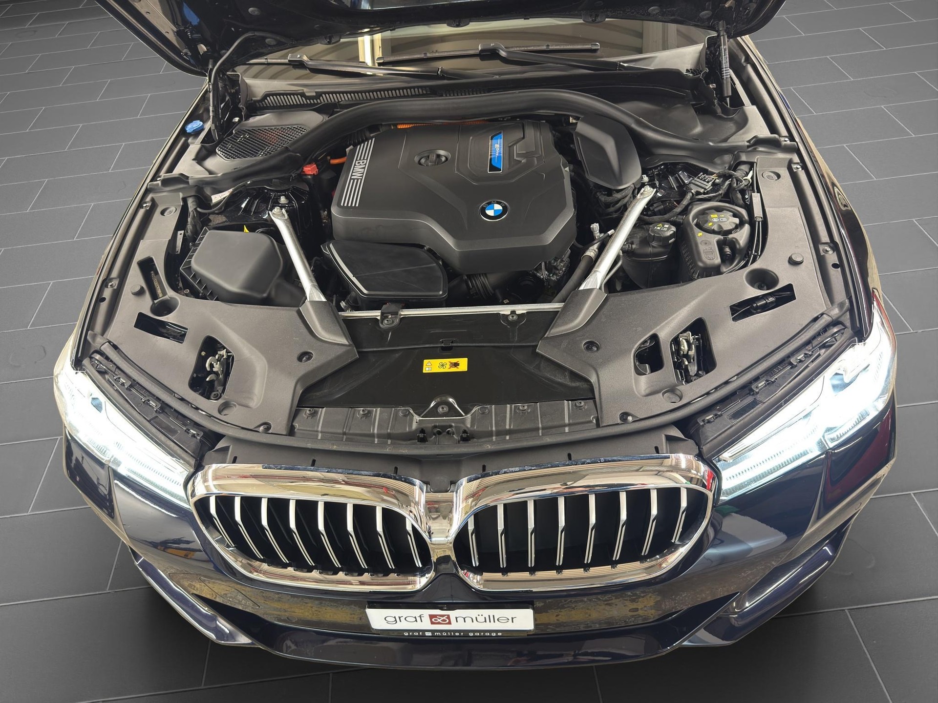 BMW 530e xDrive M-Sport Steptronic-image-21