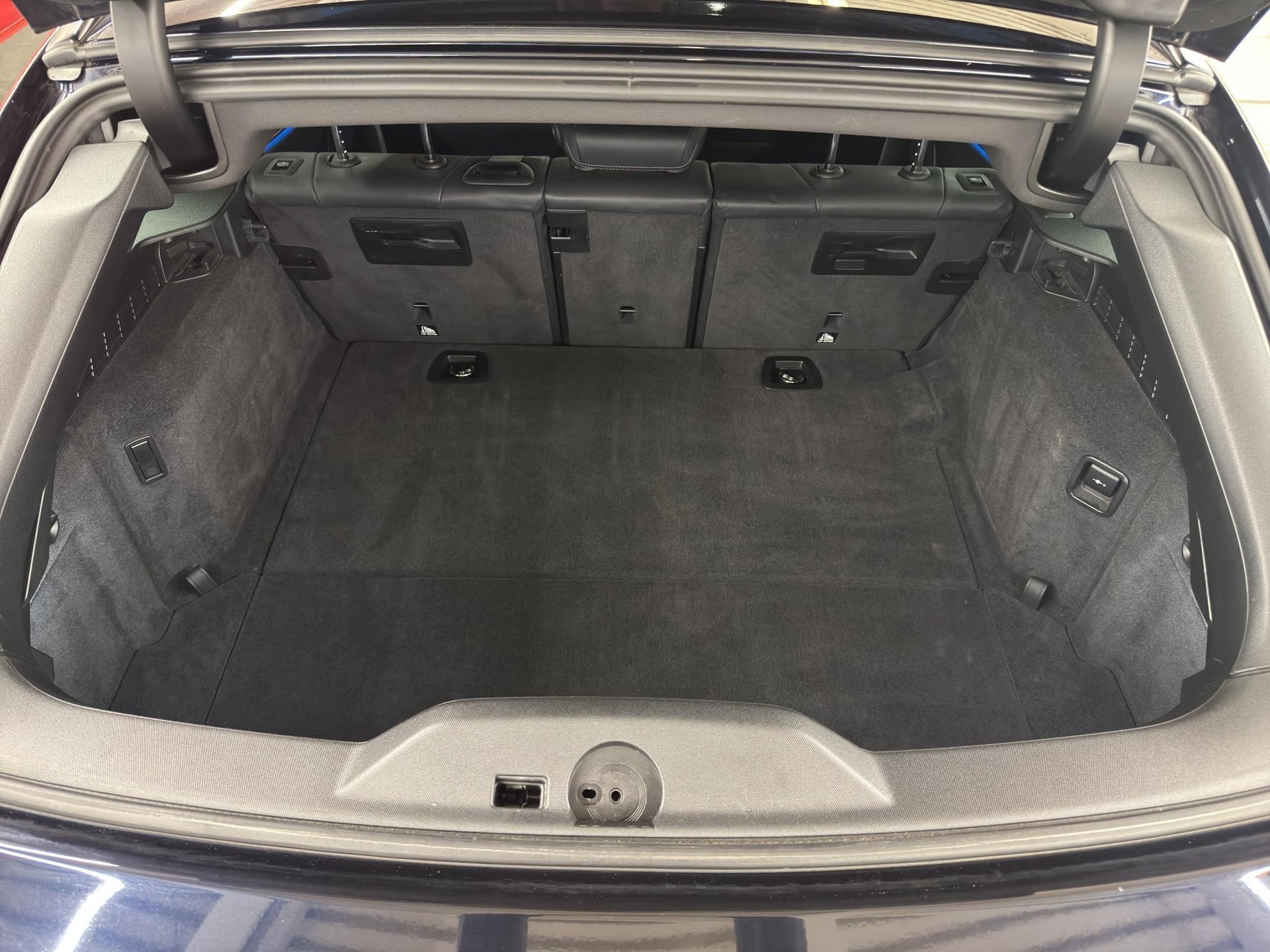 BMW 530e xDrive M-Sport Steptronic-image-16
