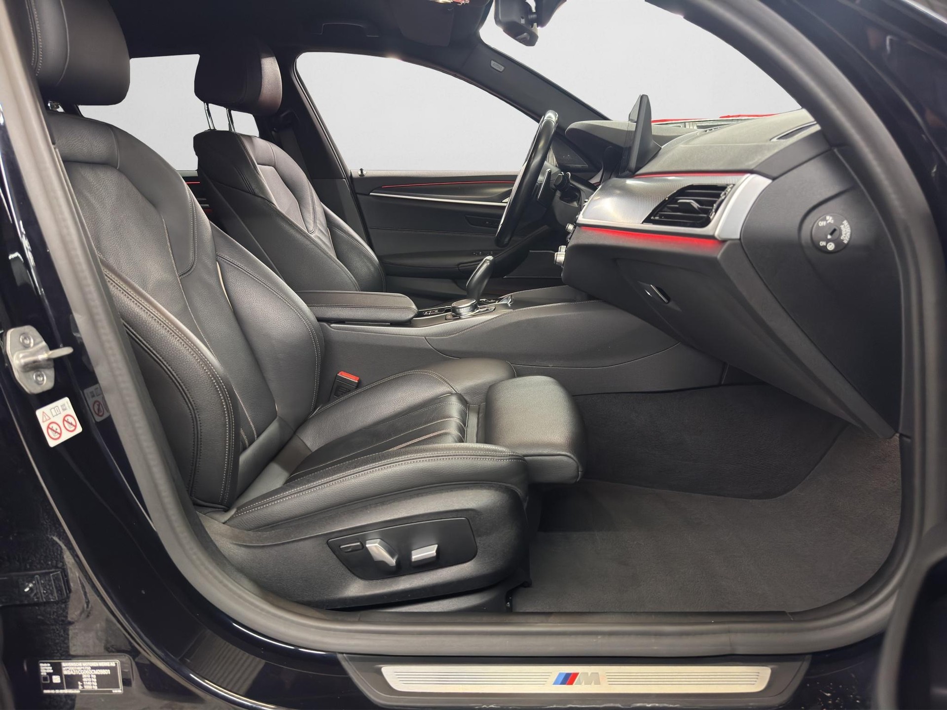 BMW 530e xDrive M-Sport Steptronic-image-12