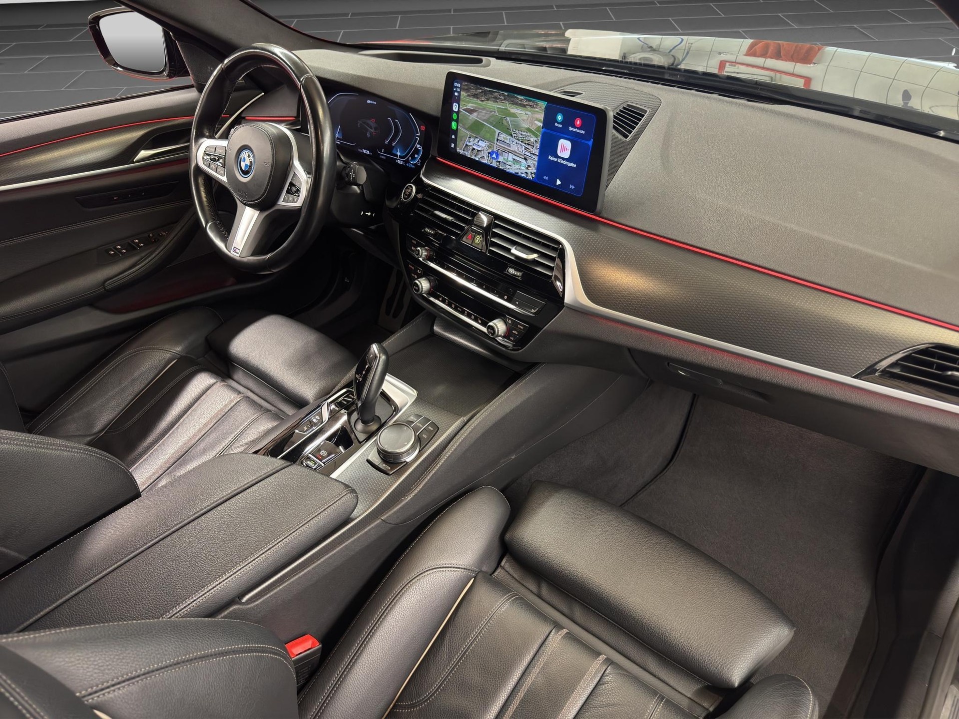 BMW 530e xDrive M-Sport Steptronic-image-10