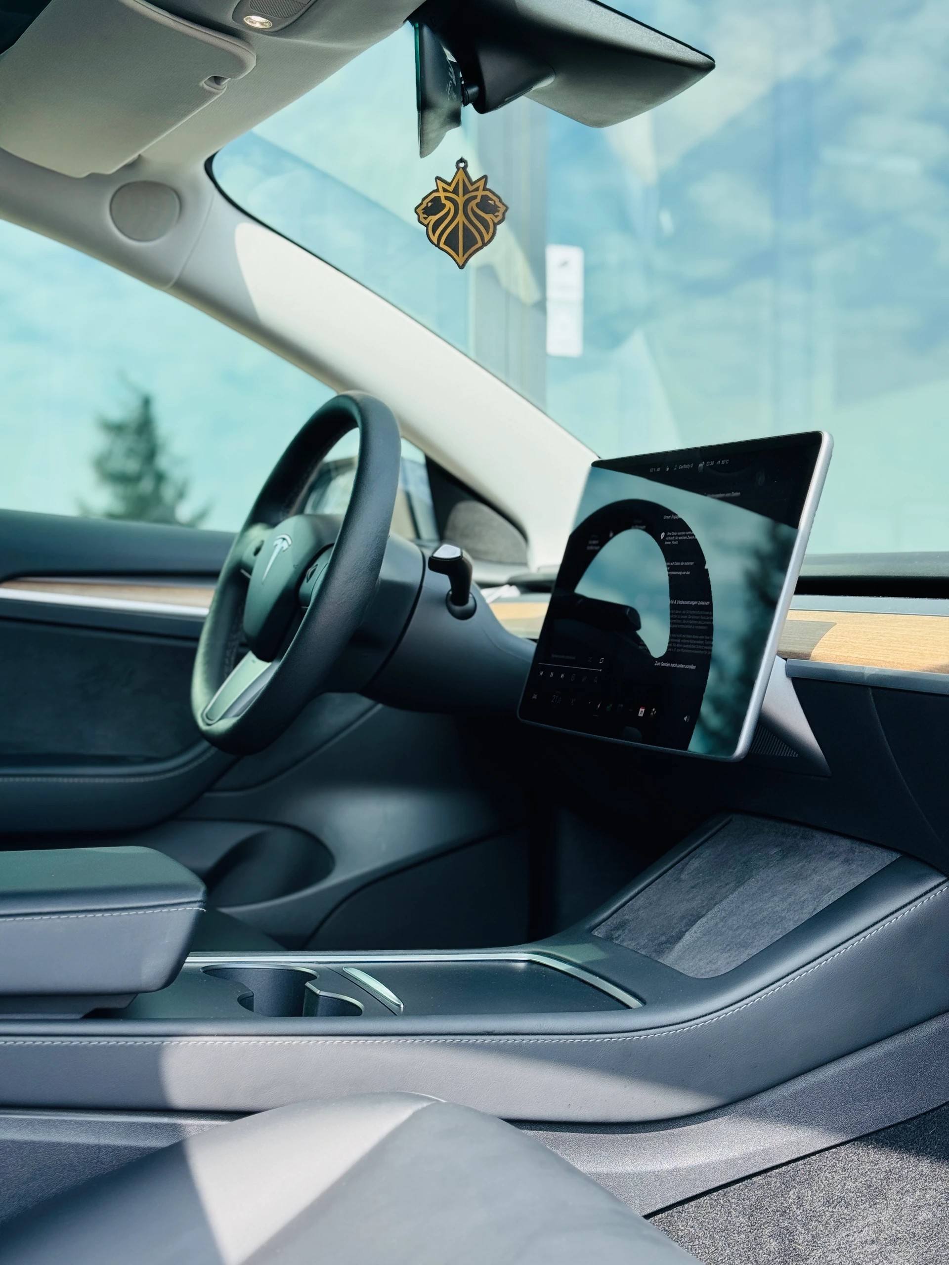 TESLA Model 3 Long Range Dual Motor AWD / AMD Ryzen-image-9