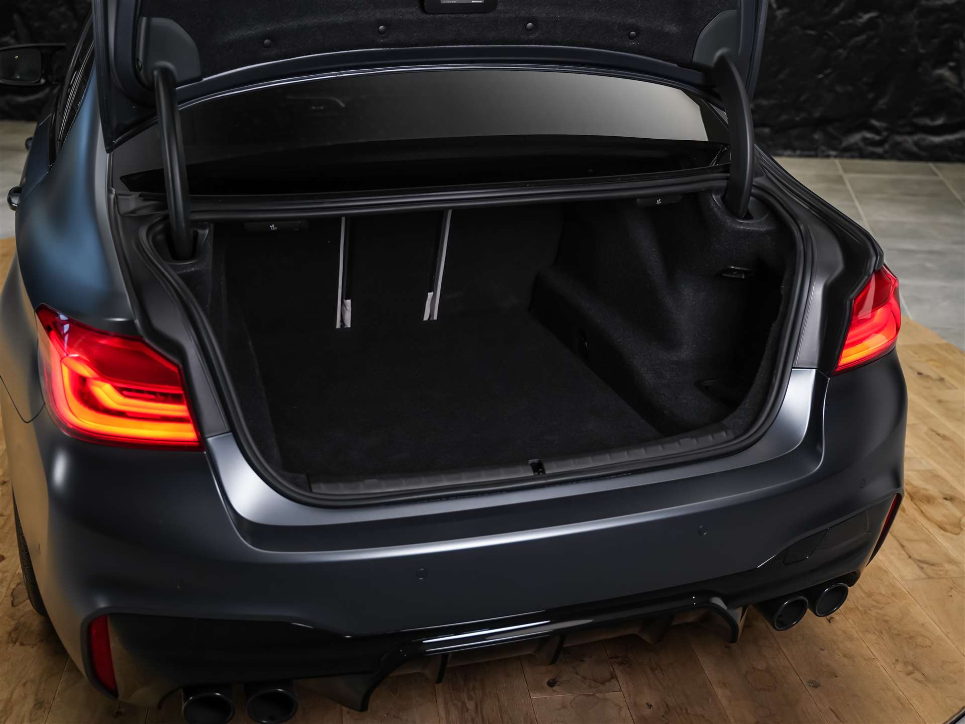 BMW M5 xDrive Competition Drivelogic *CH Auto*Massage*Keramik*Bowers&Wilkins*H&R*-image-46