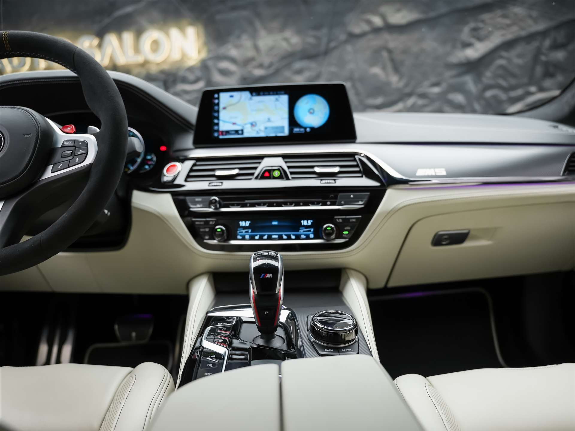 BMW M5 xDrive Competition Drivelogic *CH Auto*Massage*Keramik*Bowers&Wilkins*H&R*-image-21