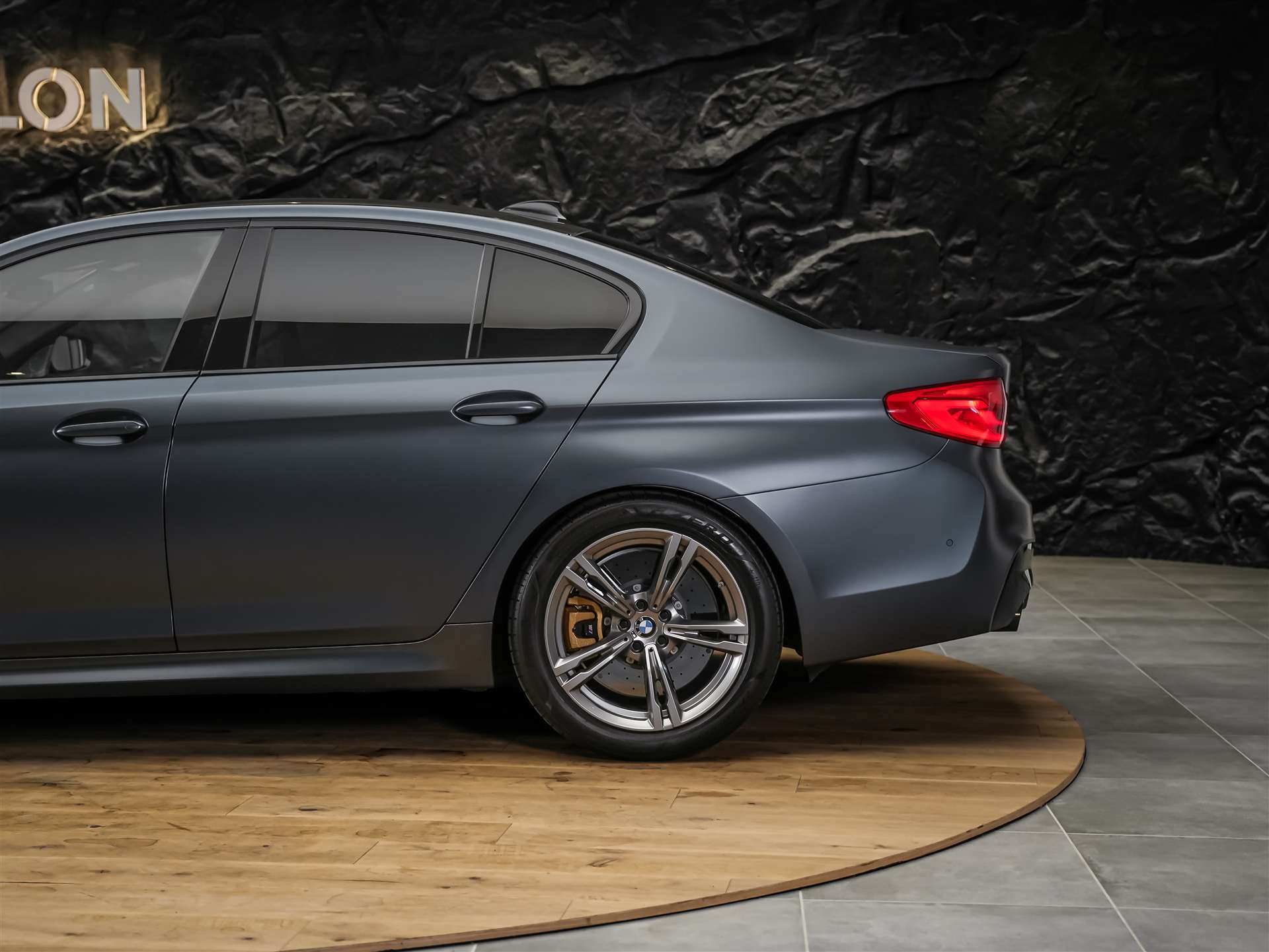 BMW M5 xDrive Competition Drivelogic *CH Auto*Massage*Keramik*Bowers&Wilkins*H&R*-image-19