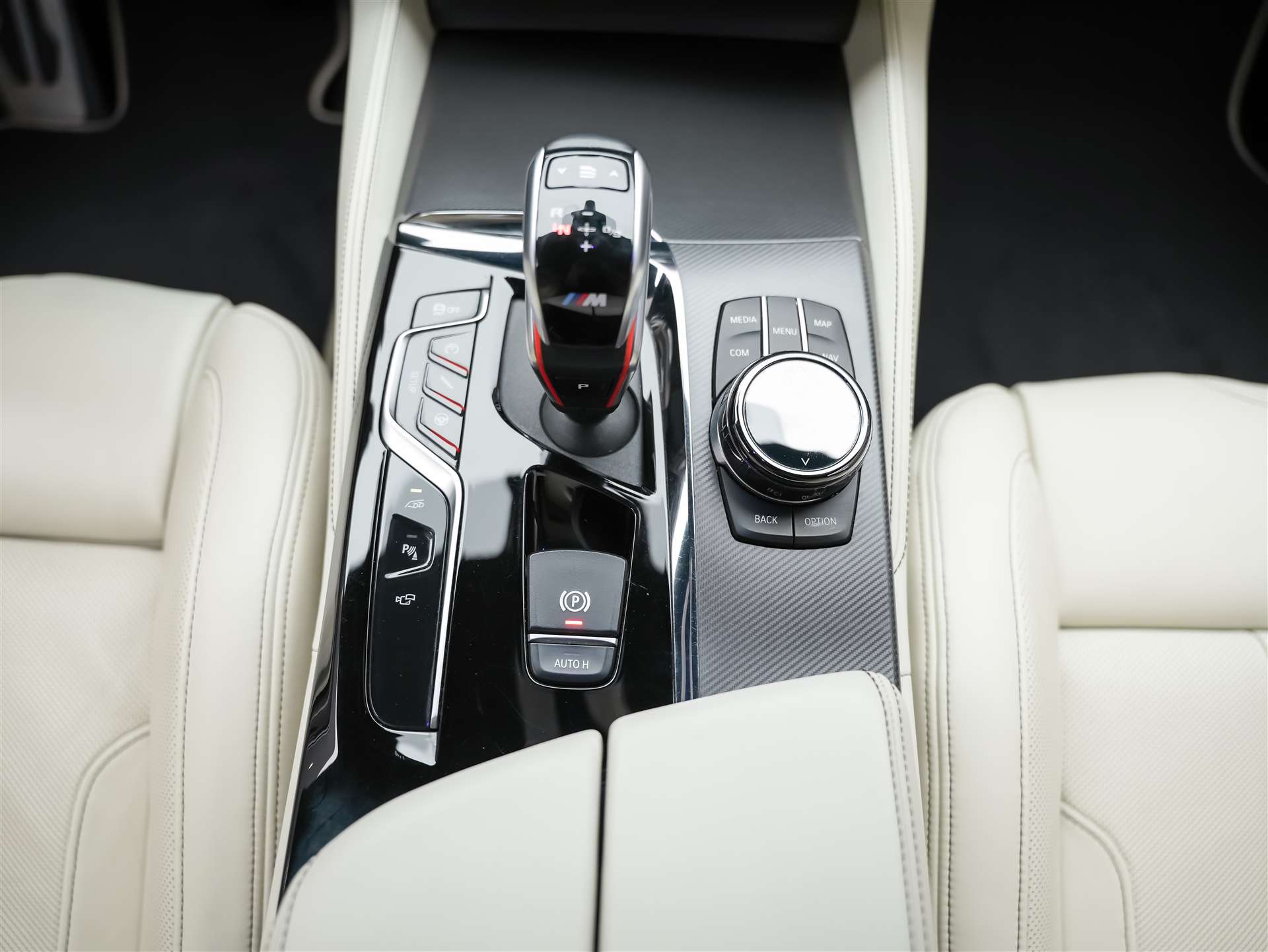 BMW M5 xDrive Competition Drivelogic *CH Auto*Massage*Keramik*Bowers&Wilkins*H&R*-image-23