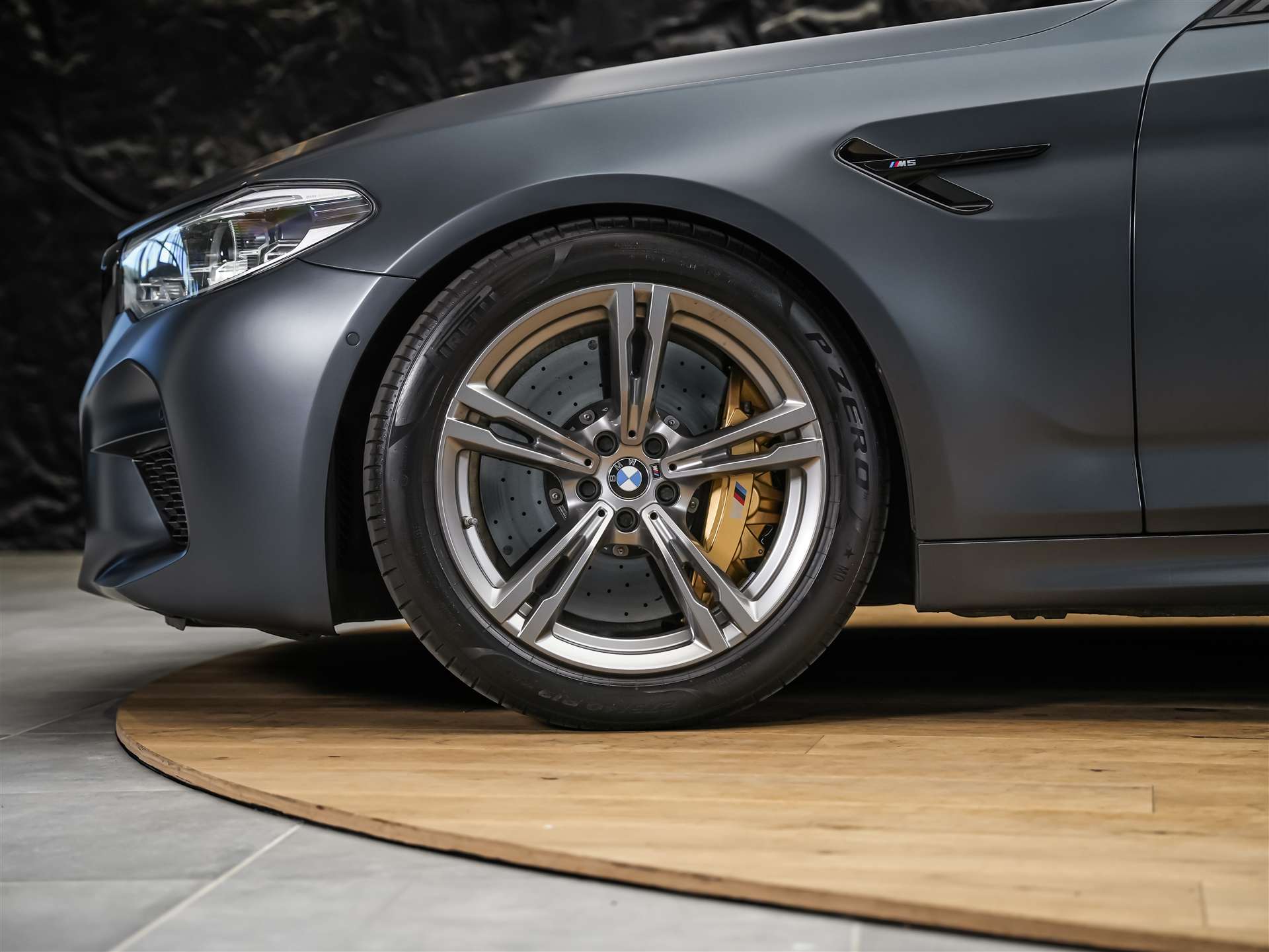 BMW M5 xDrive Competition Drivelogic *CH Auto*Massage*Keramik*Bowers&Wilkins*H&R*-image-18