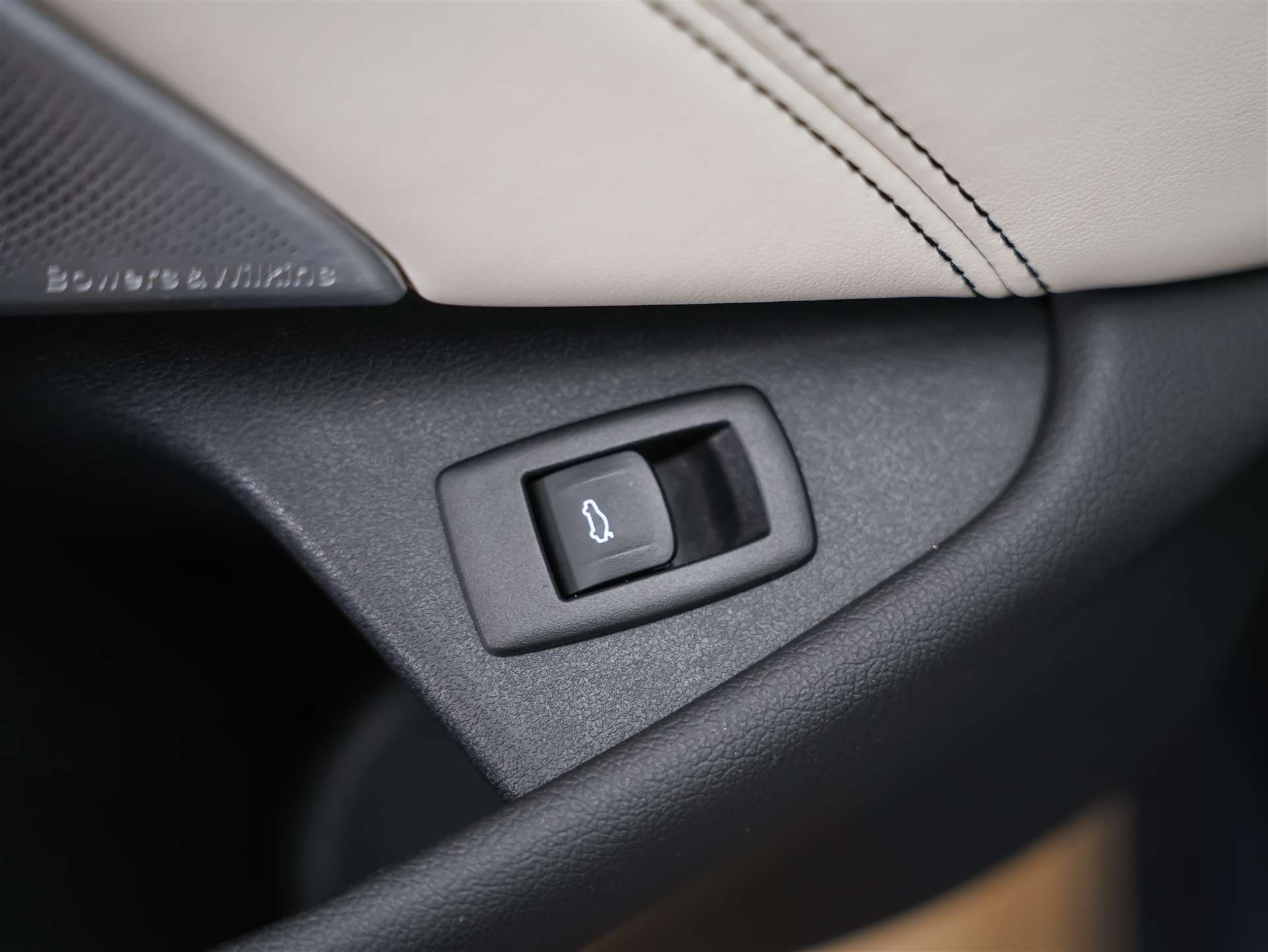 BMW M5 xDrive Competition Drivelogic *CH Auto*Massage*Keramik*Bowers&Wilkins*H&R*-image-29
