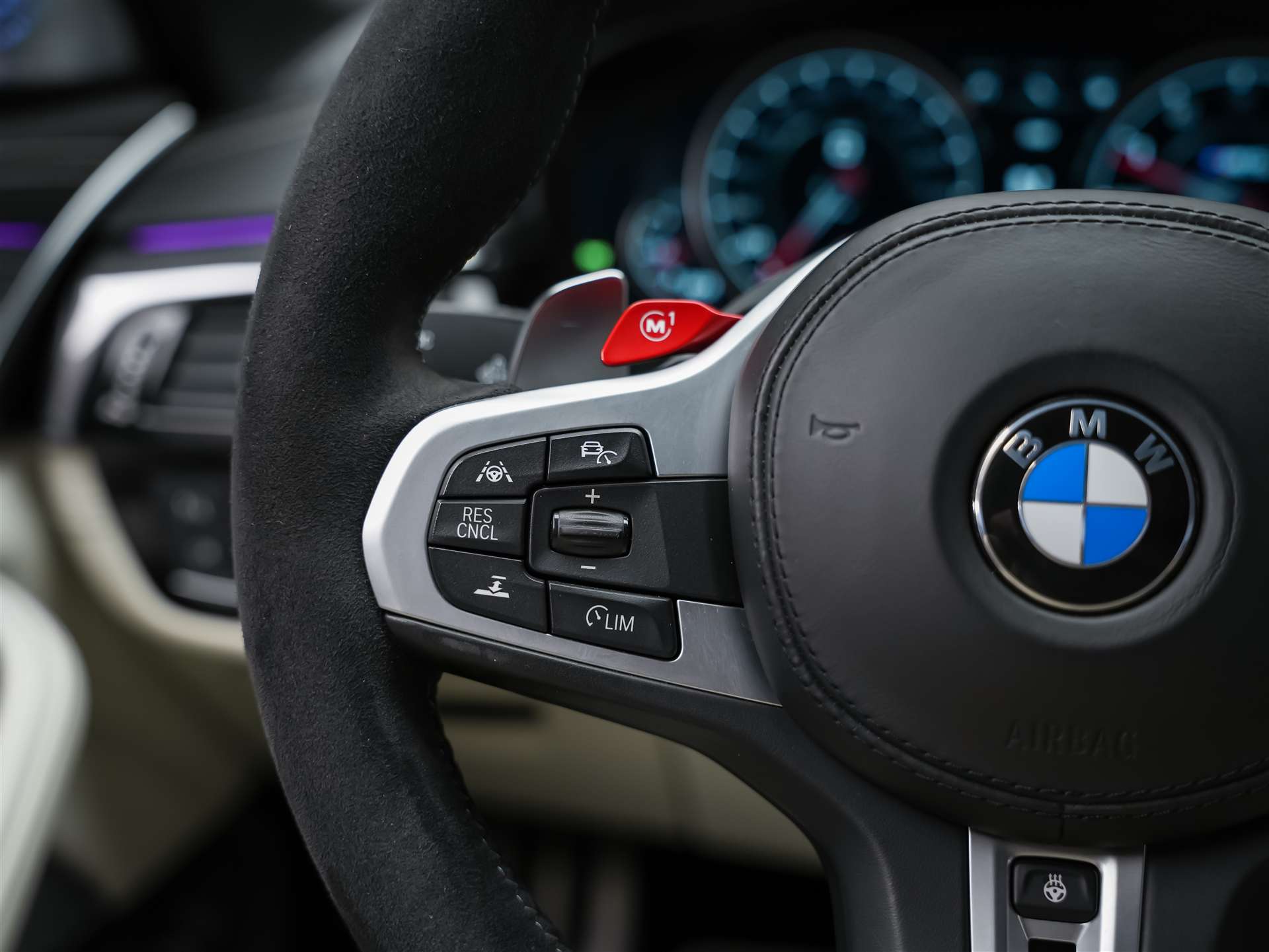 BMW M5 xDrive Competition Drivelogic *CH Auto*Massage*Keramik*Bowers&Wilkins*H&R*-image-32
