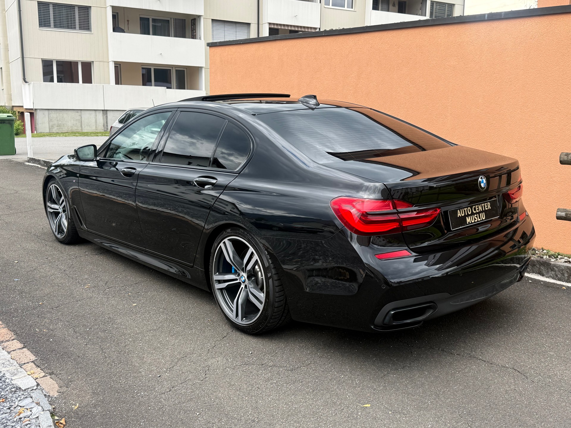 BMW 750i xDrive Steptronic-image-3
