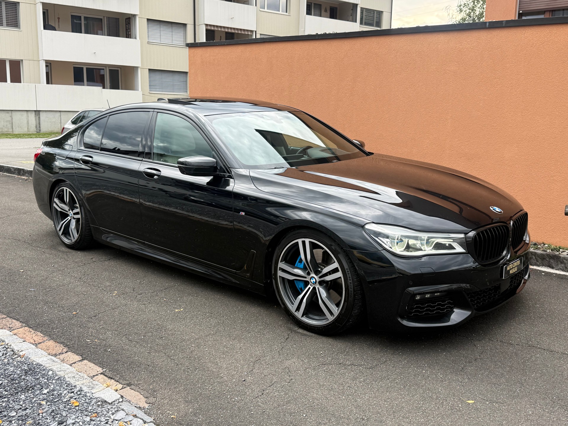 BMW 750i xDrive Steptronic-image-5