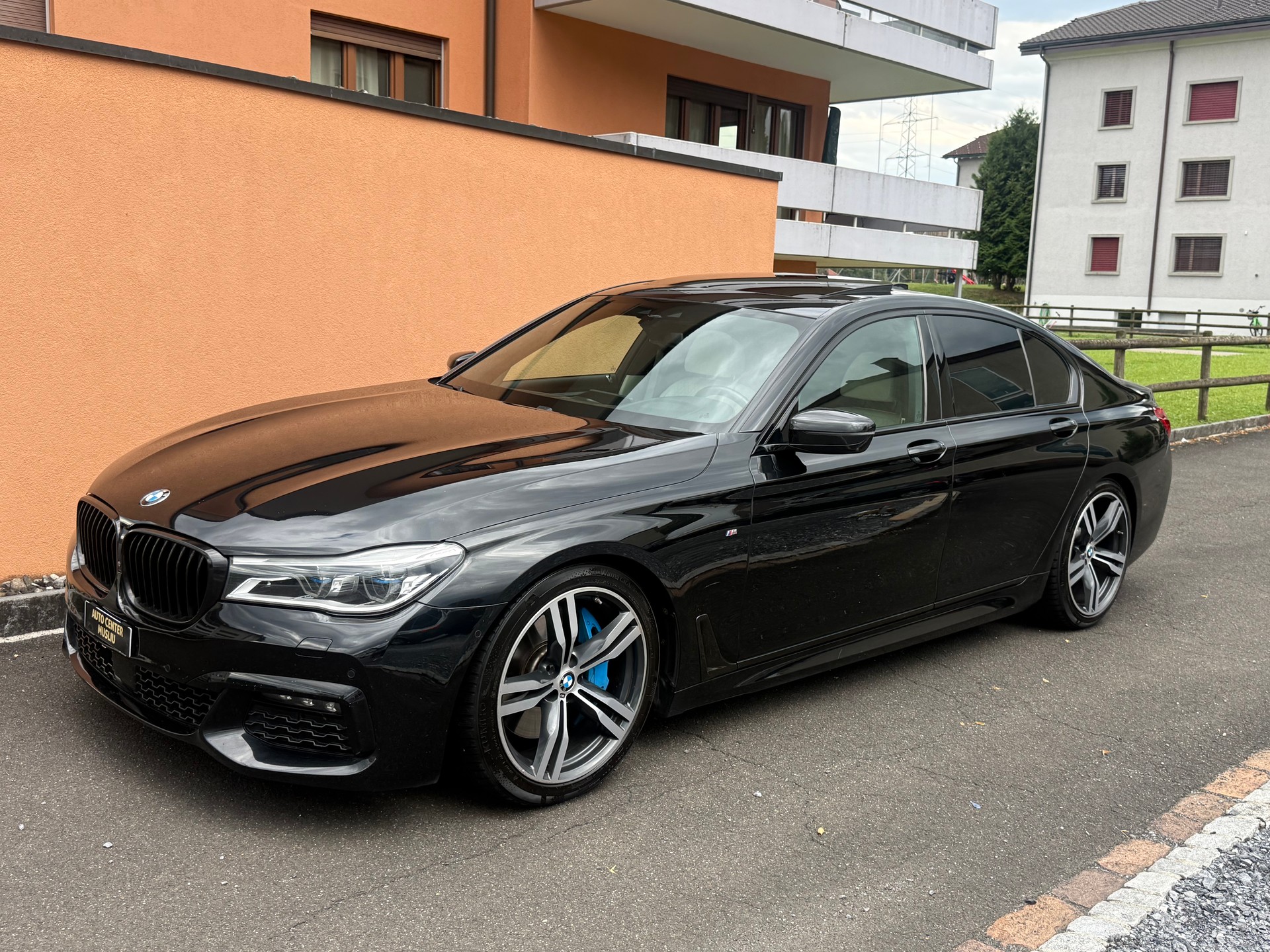 BMW 750i xDrive Steptronic-image-2