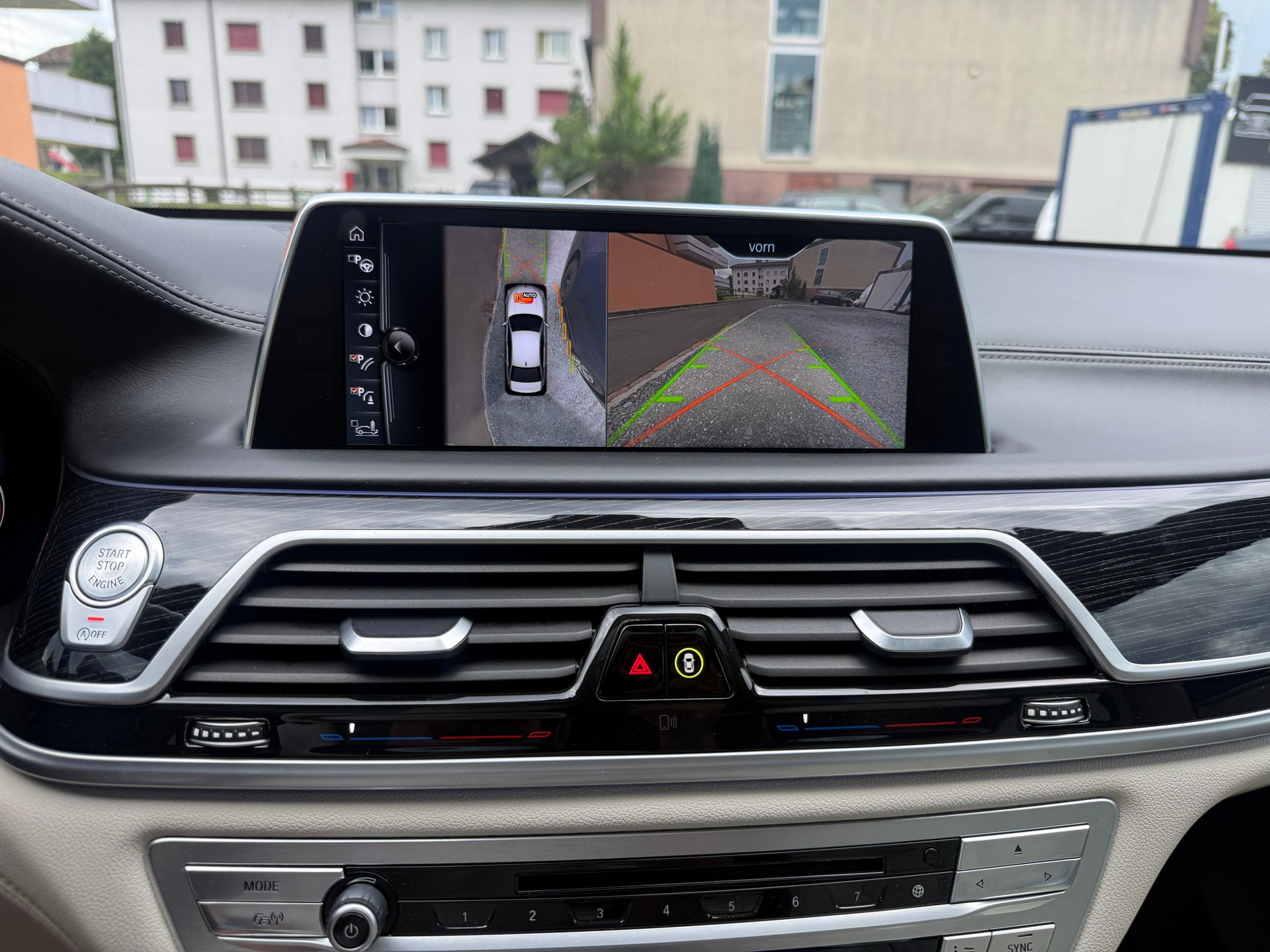 BMW 750i xDrive Steptronic-image-12