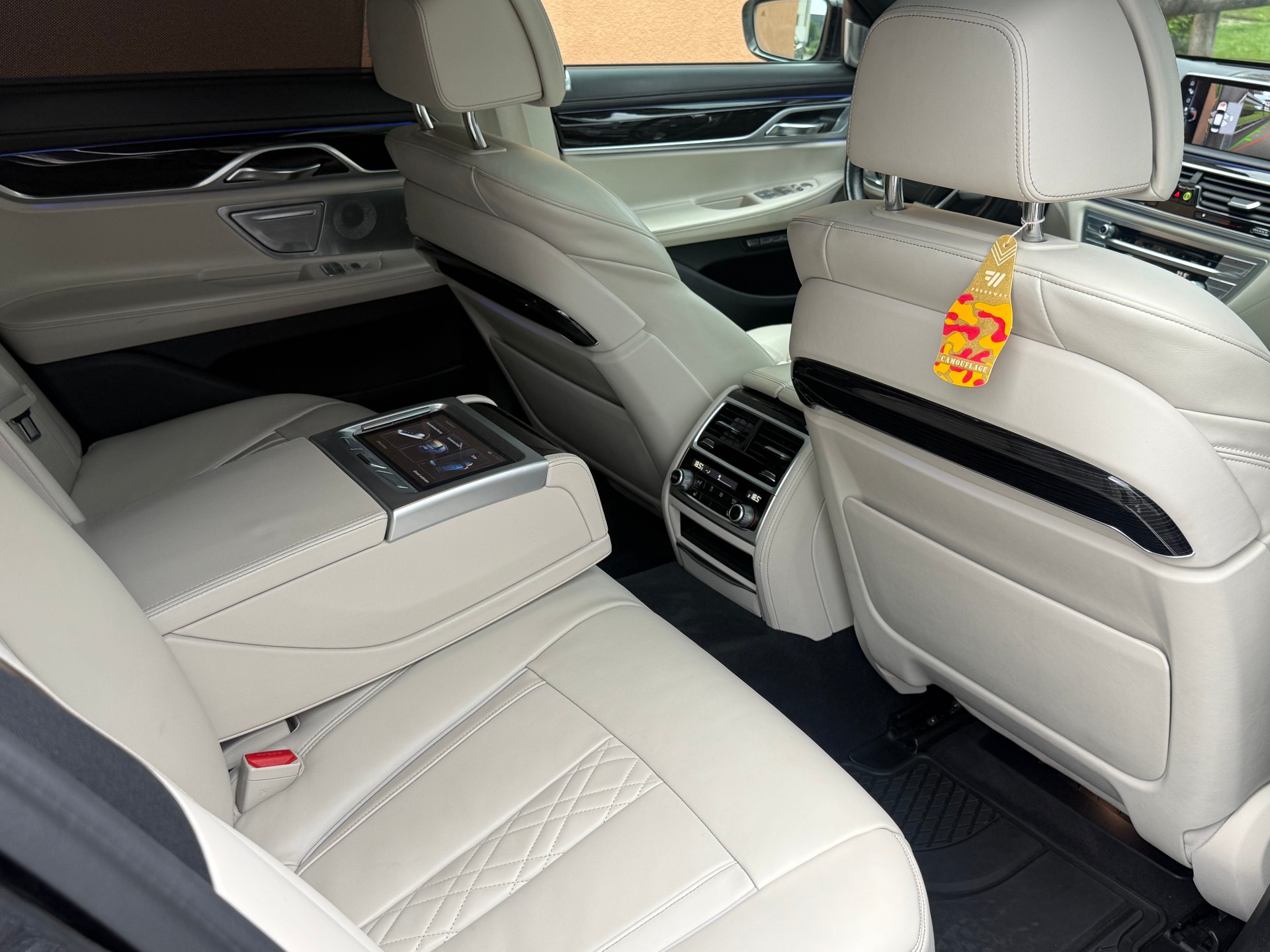BMW 750i xDrive Steptronic-image-6